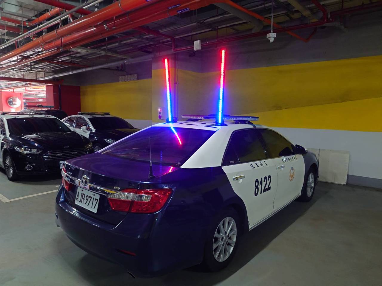 台中市警局购买多功能活动式车顶LED警示灯。图／台中市警局交通大队提供