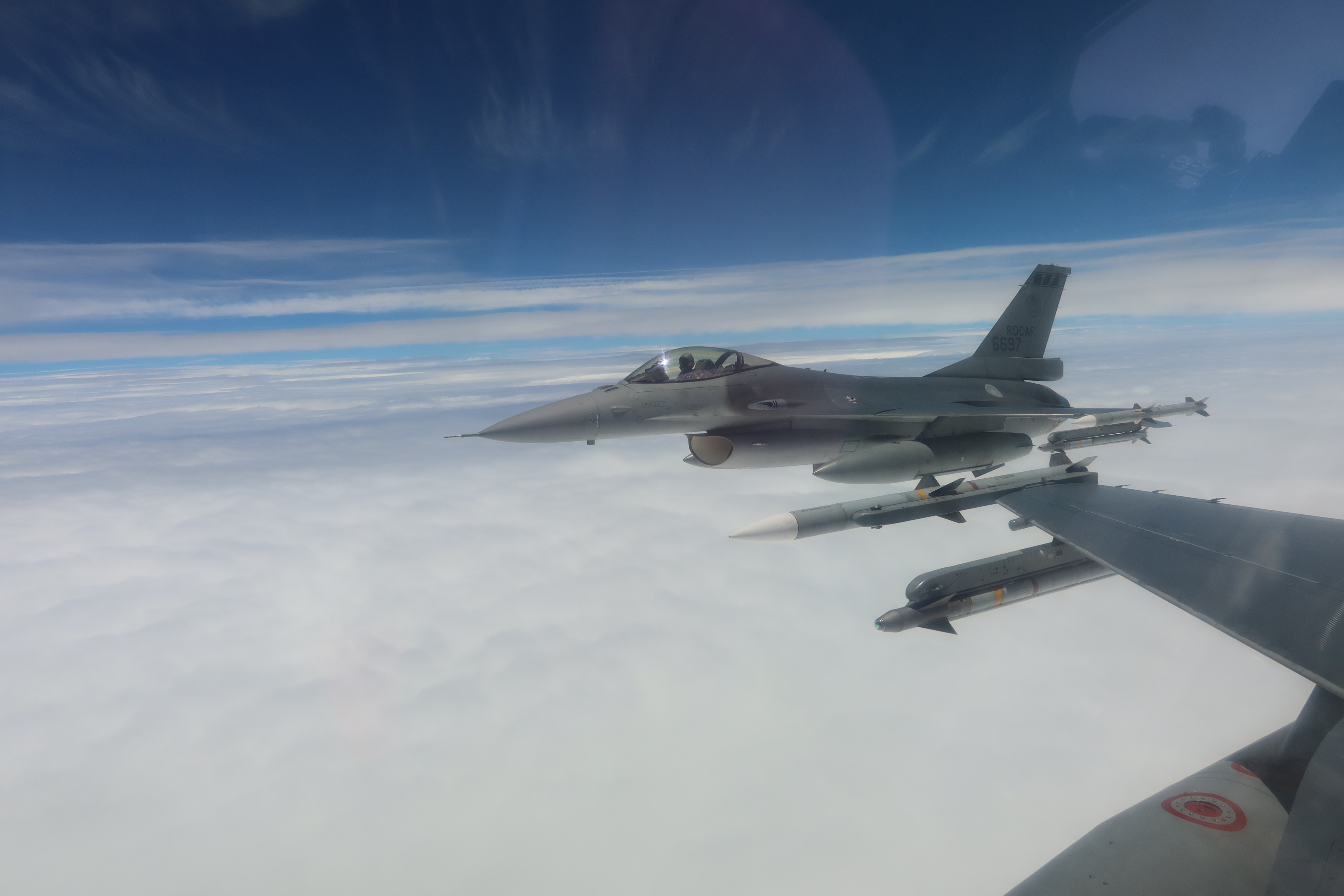 F-16战斗机执行空中巡逻任务。图／国防部提供