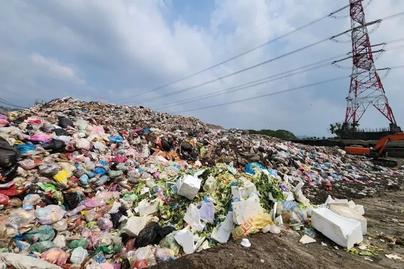台湾垃圾问题未解，许多县市深陷「垃圾山危机」，环境部表示，暂置垃圾预估要2036年才能全数去化。图／联合报系资料照片