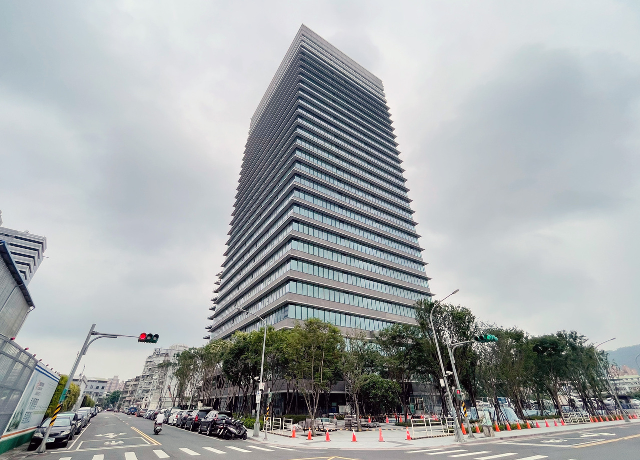 辉达台湾分公司大手笔砸近29亿元、包逾半栋「润泰玉成办公大楼」，且一口气签下10年长约。 中央社