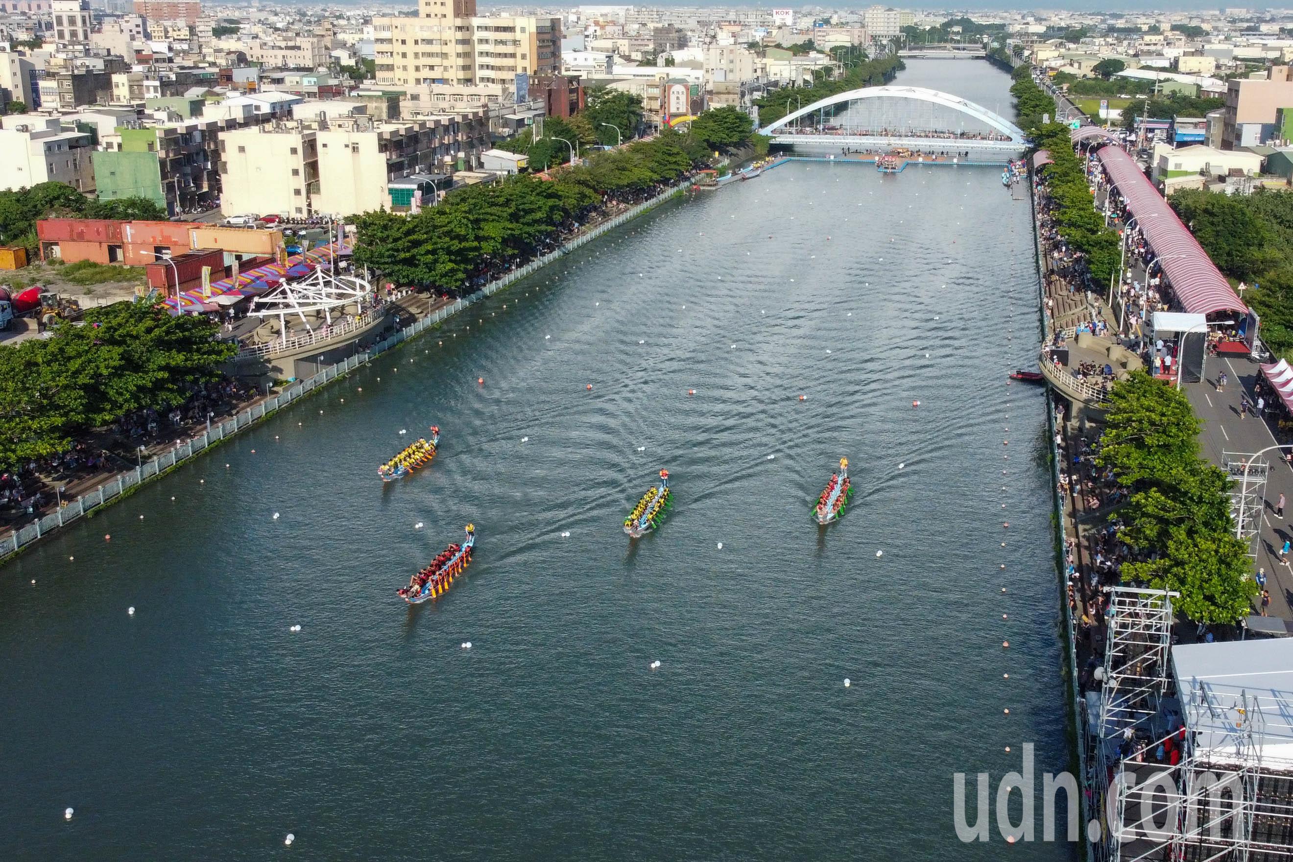 鹿港「国际龙舟锦标赛」是中台湾规模最大、历史最悠久的龙舟赛。记者黄仲裕／摄影