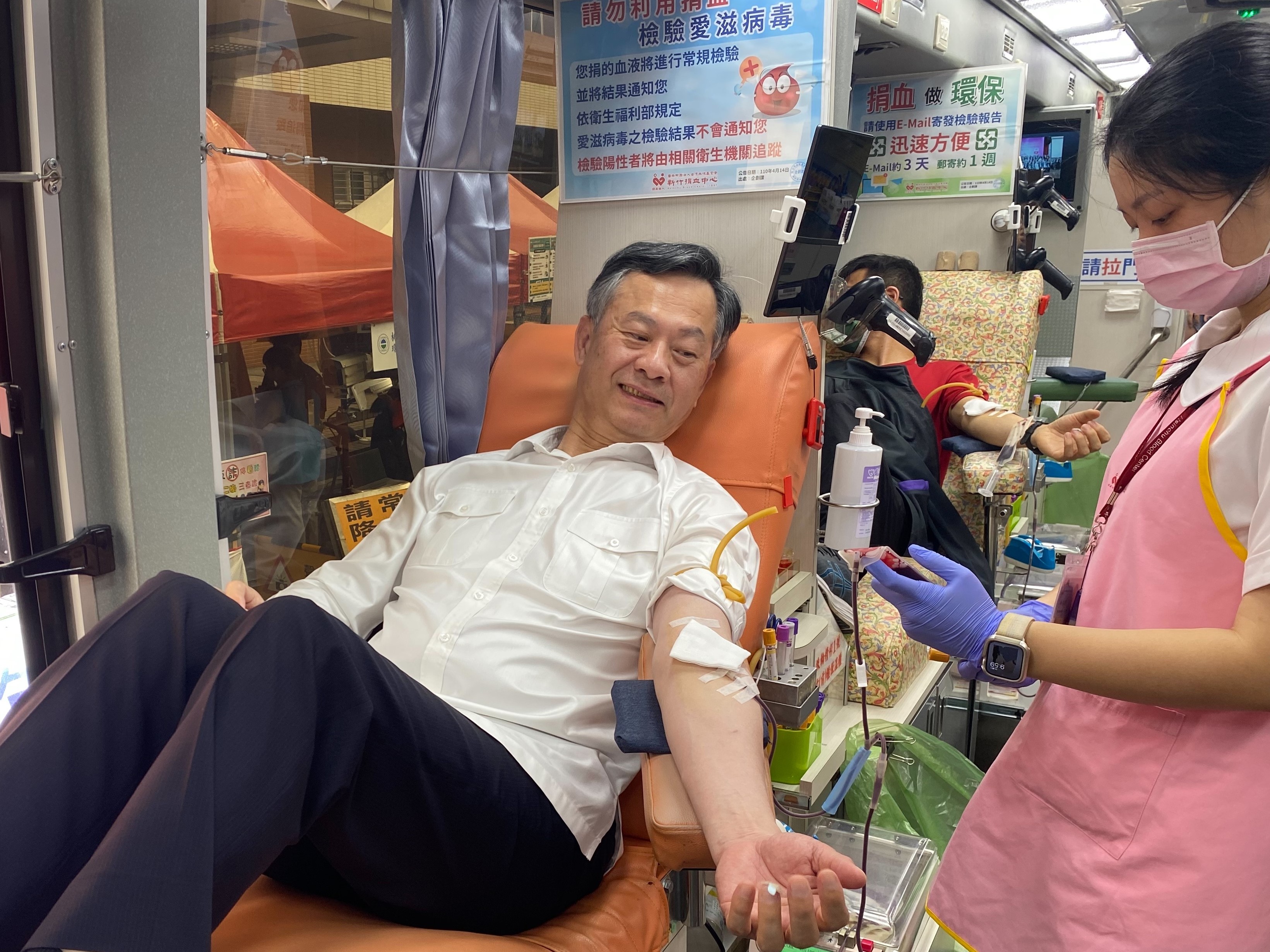 桃园市警察局副局长陈武康也响应活动，热心挽袖捐血。记者周嘉茹／摄影