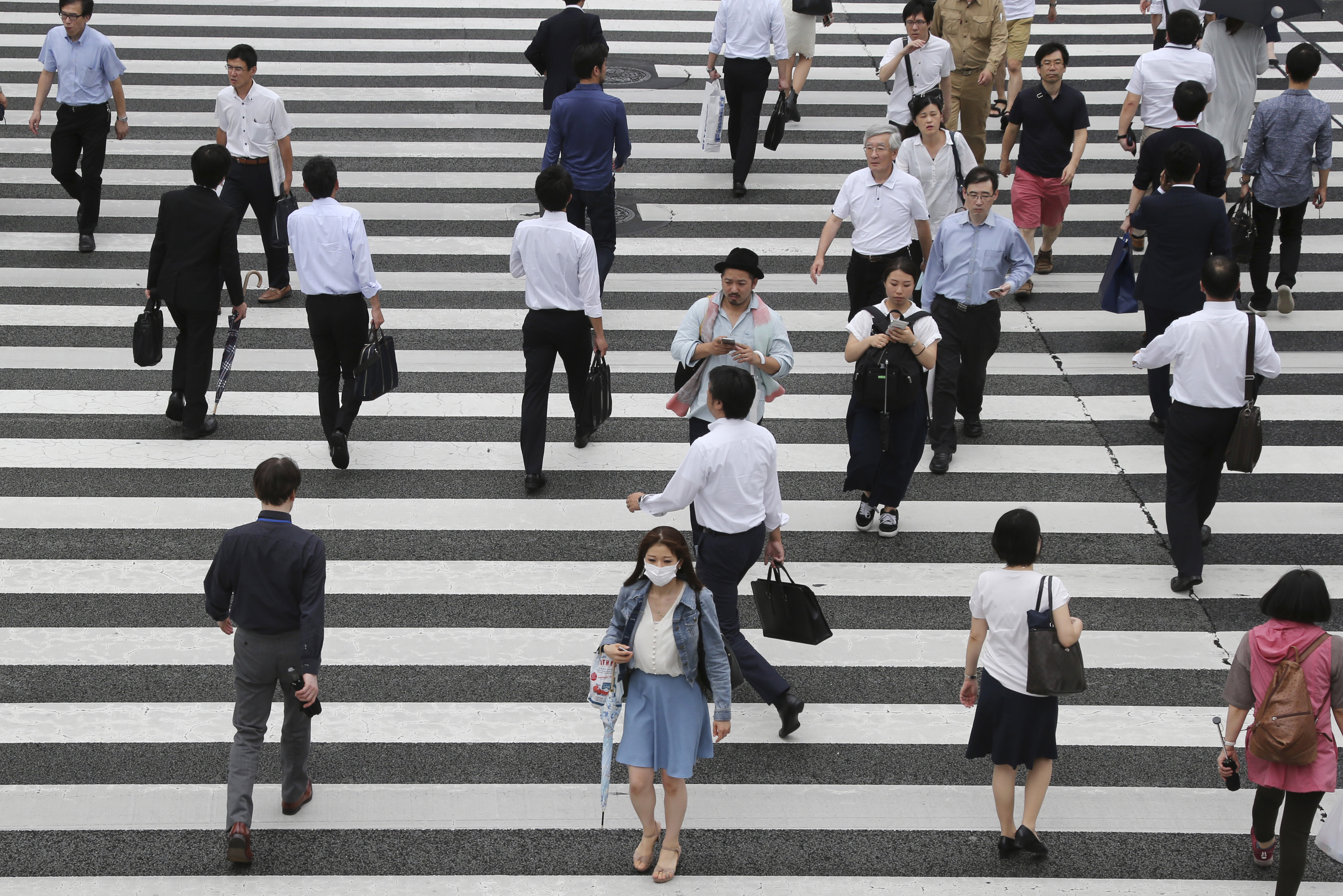 日本政府研拟将推动让新移居日本的外国人办理国民年金计划，旨在确保全员纳保享有社会保险福利。美联社