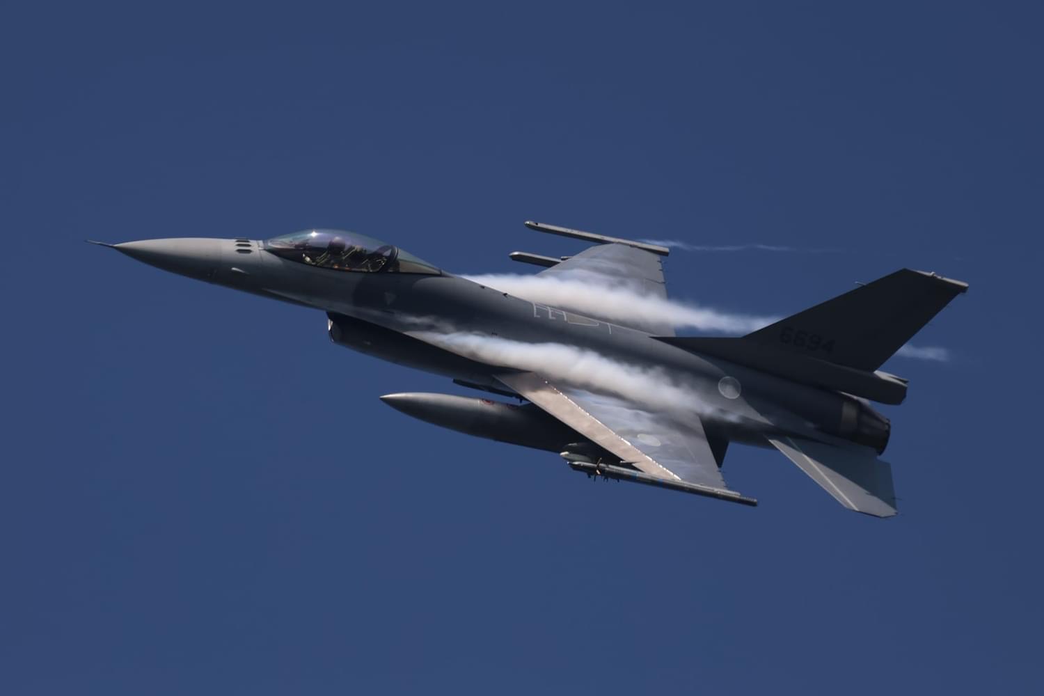 空军嘉义基地第四联队2021年首支升级接装F-16V BLK20型战机，暌违6年，嘉义基地将在8月10日周末开放。图／航迷提供