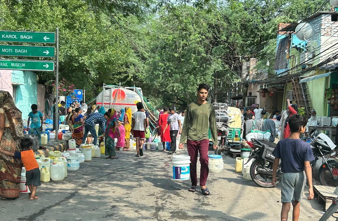 [新聞] 印度德里爆缺水危機 民眾砸供水部門洩憤