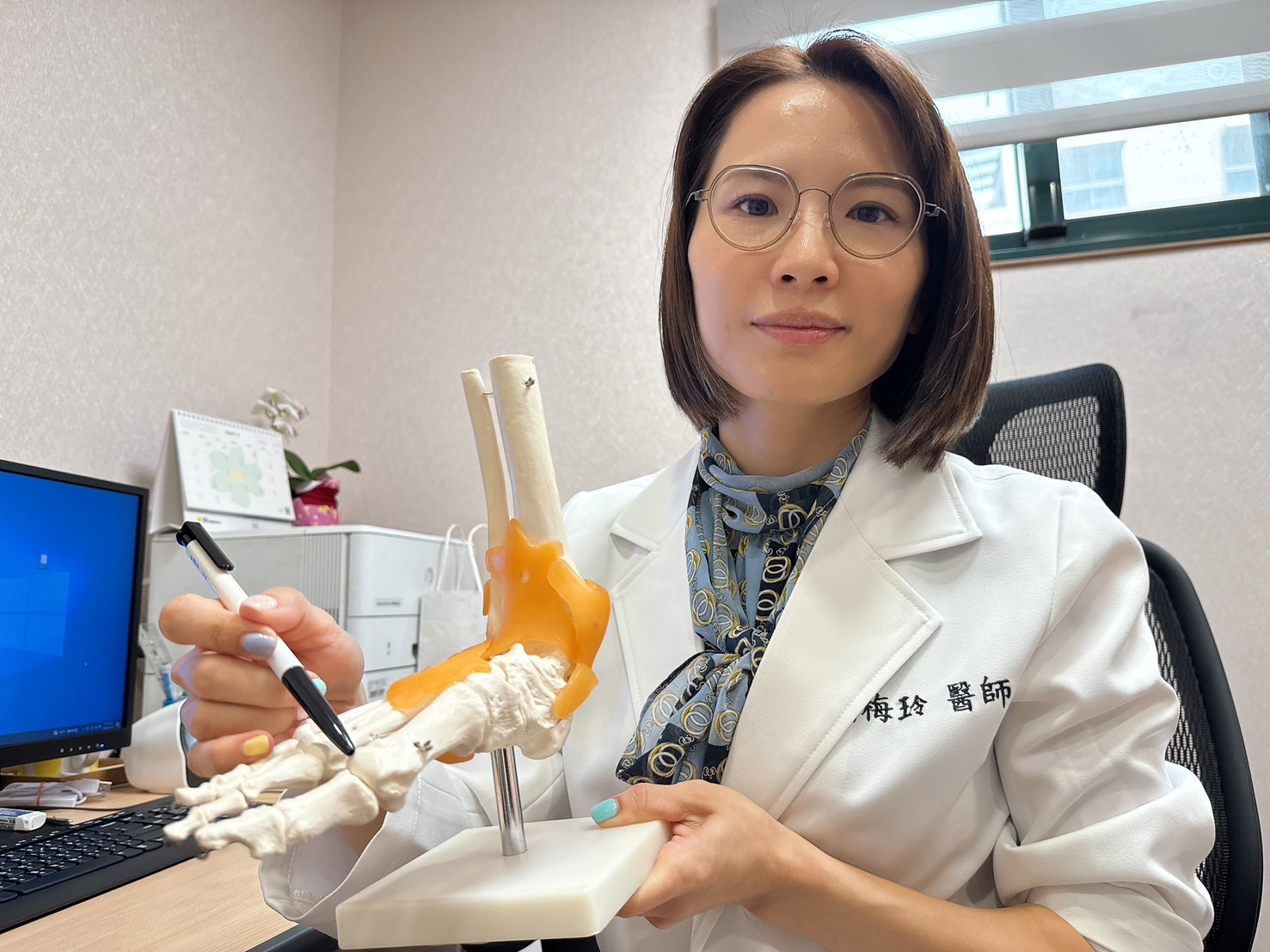 骨科医师刘梅玲指出，拇趾外翻是一种常见的足部畸形，女性多于男性。图／中正脊椎骨科医院提供