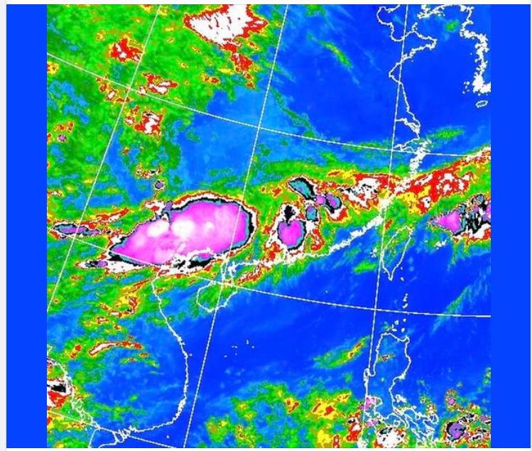 椭圆形的紫色区块，长轴大于500公里，这样的强对流系统称为「中尺度对流复合体」。是一种降雨效率高，生命期长的致灾性降雨系统。撷取自郑明典脸书