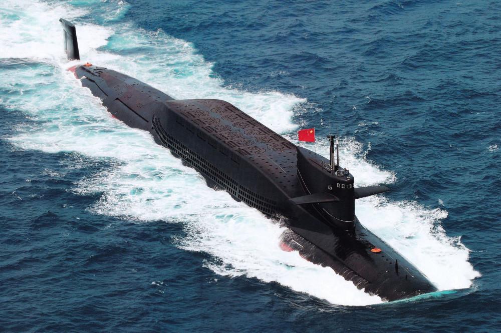有澎湖渔民在金门至澎湖海域目睹一艘疑似解放军潜舰突然上浮，据信应是共军094A型战略核潜艇。（图／取自微博）