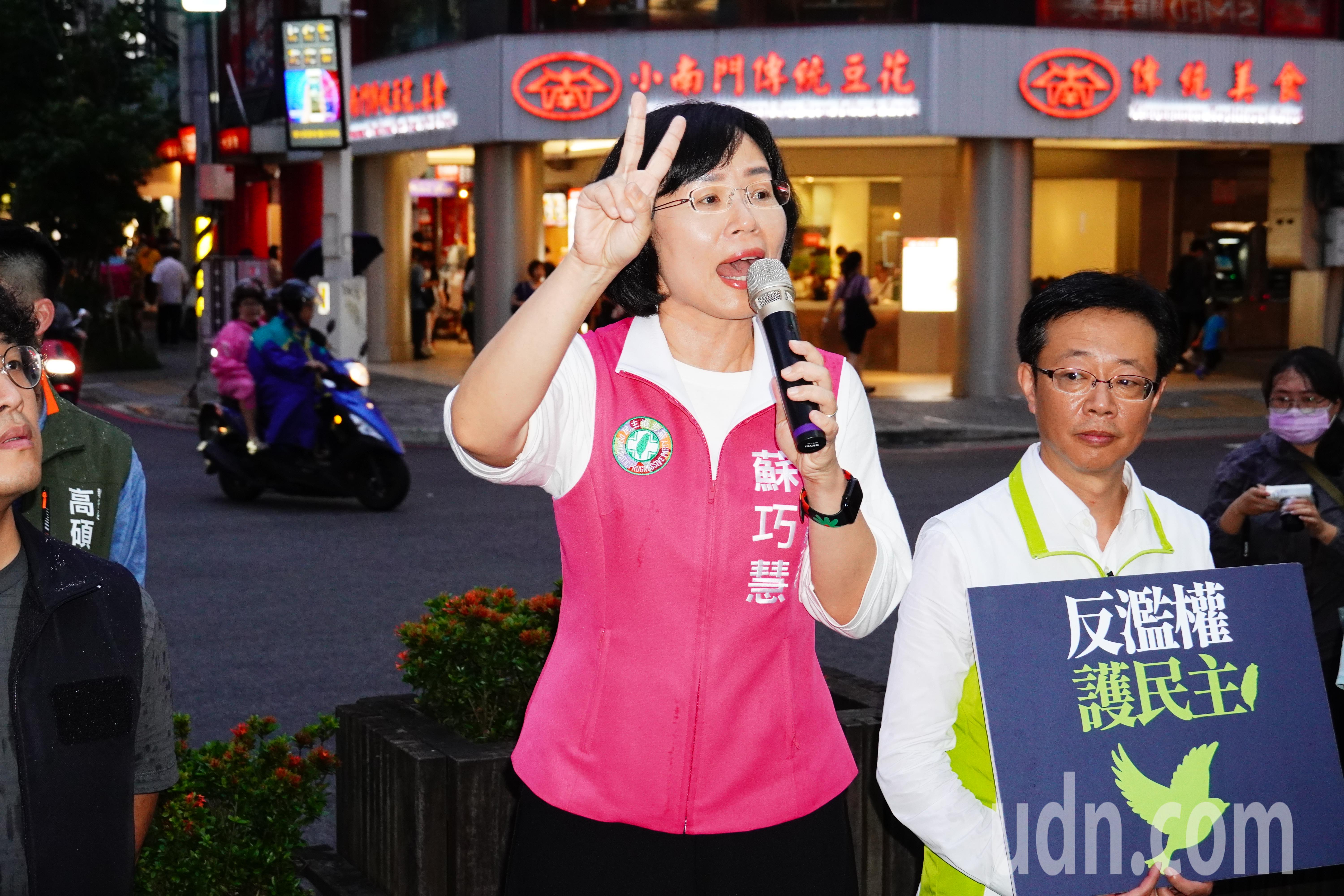 民进党新北市党部在6区举办街头宣讲。记者刘懿萱／摄影