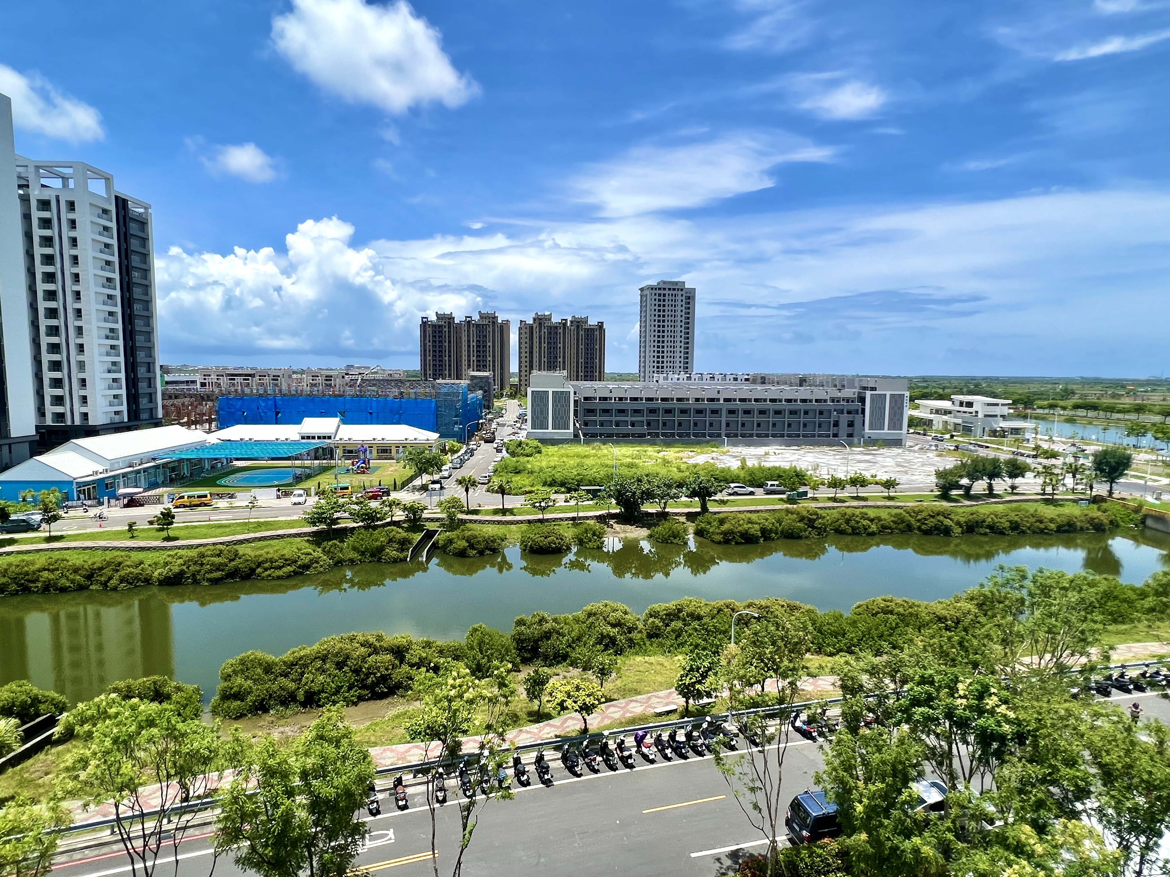 九份子重划区为台南市首个低碳重划区，因其低密度开发、多绿地设计、纯住宅区规划及高品质居住环境而备受瞩目。照片／业者提供