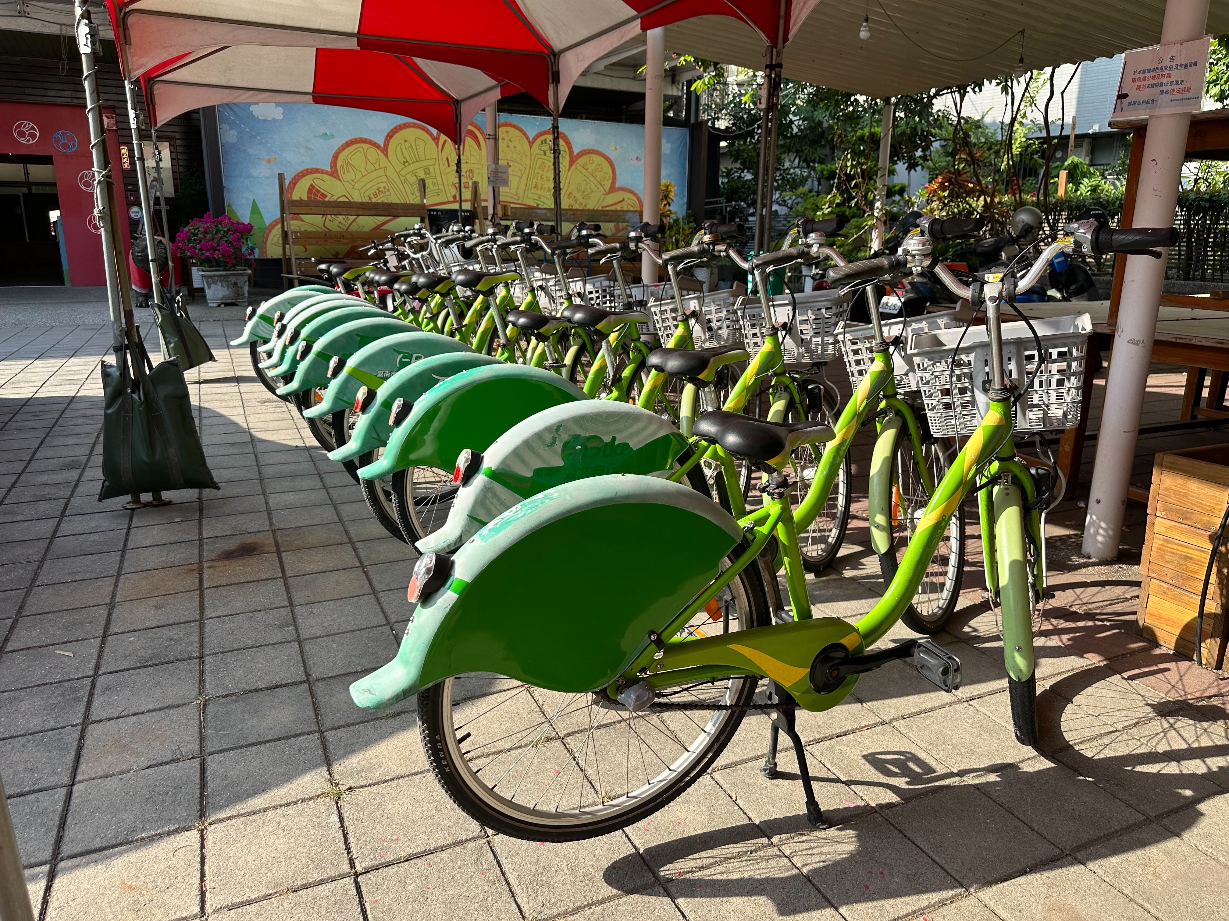 台南市除役的T-Bike脚踏车明天由环保局藏金阁拍卖。图／环保局提供