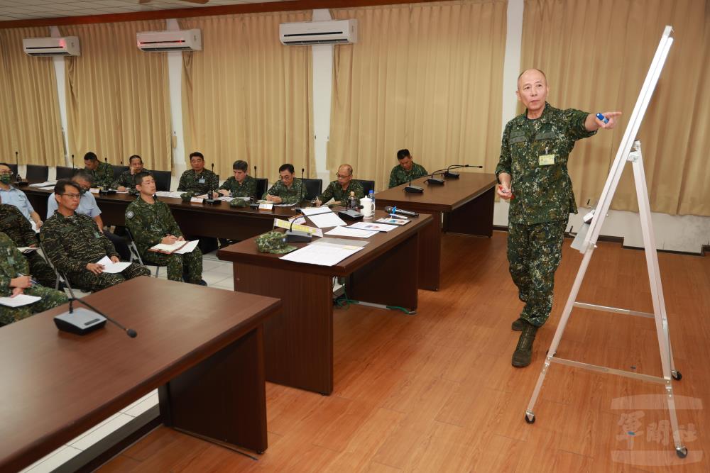 参谋总长梅家树21日与第一作战区重要干部分享「汉光40号」演习构想与目标。图/军闻社