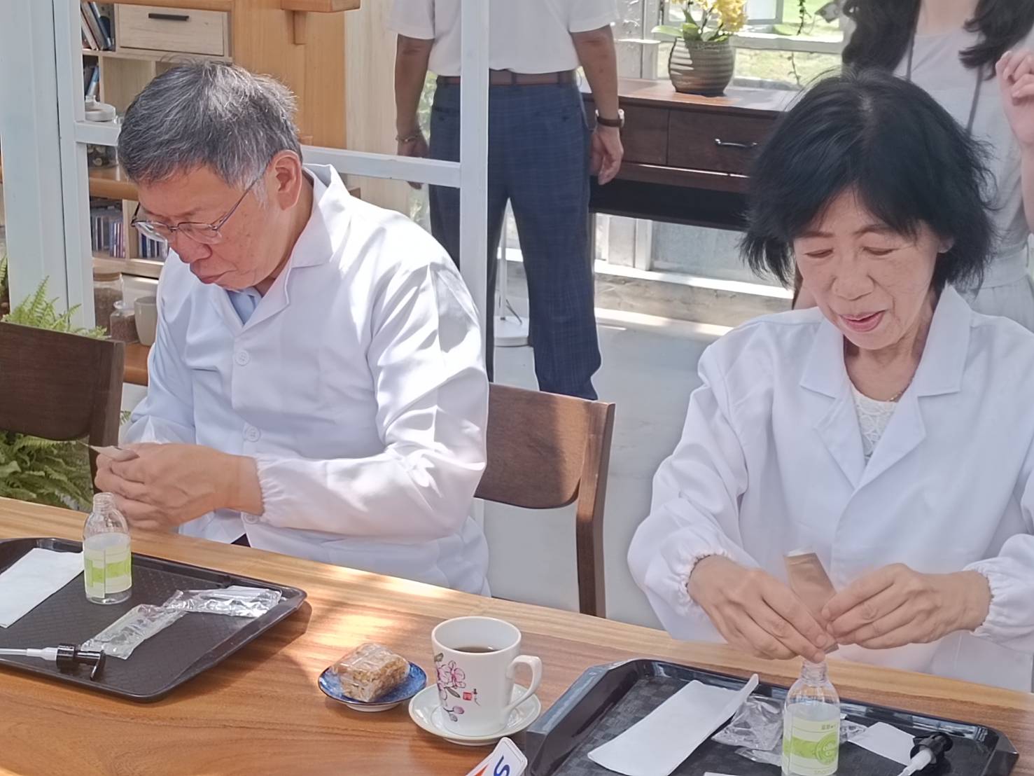 民众党主席柯文哲（左）今与妻子陈佩琪（右）到台南参访。记者谢进盛／摄影