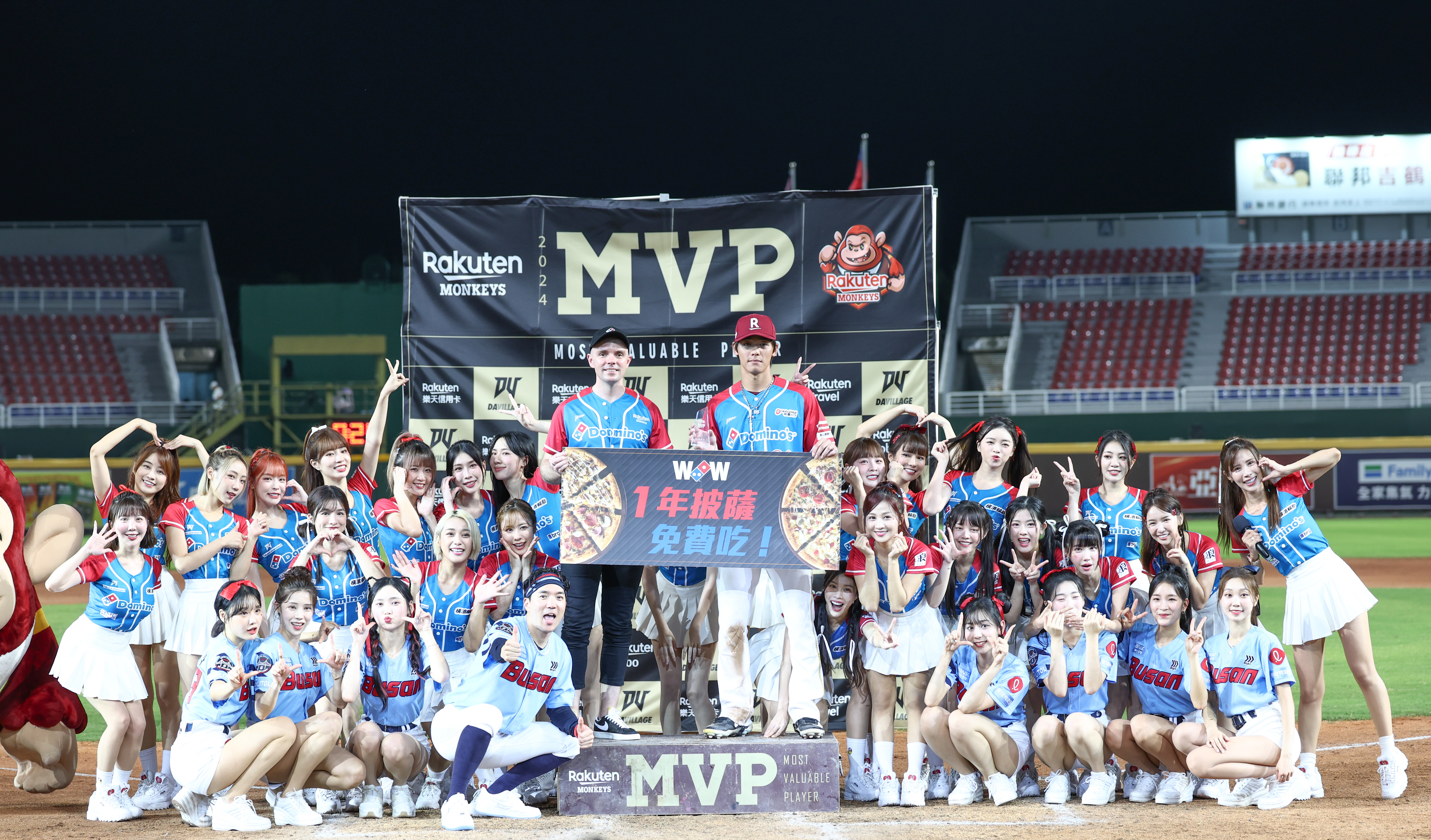 陈晨威获选单场MVP，赛后站上颁奖台。图／乐天桃猿队提供