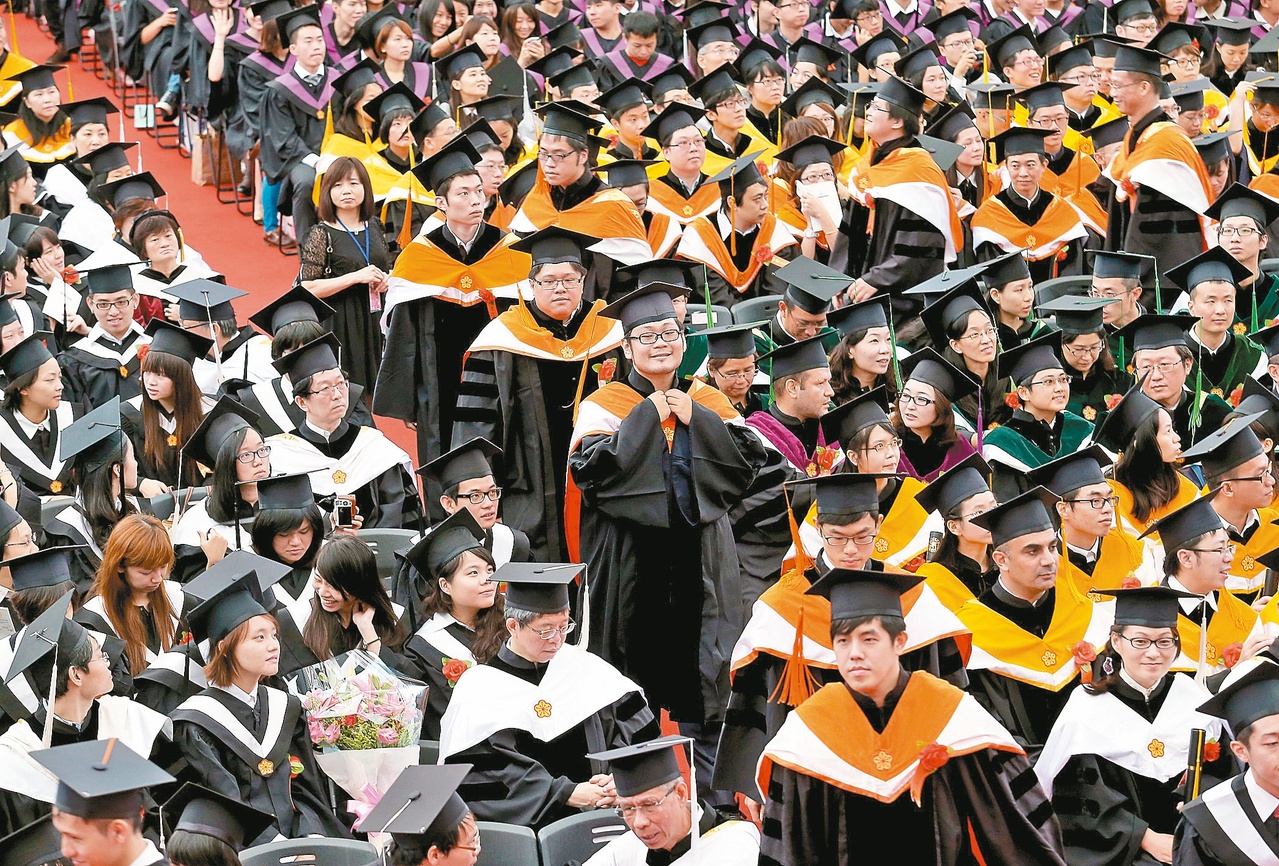 与全球相比，台湾的大学薪酬和设施均处于劣势，使得台湾在国际高等教育市场上的竞争力逐渐减弱，亟待解决。 报系资料照