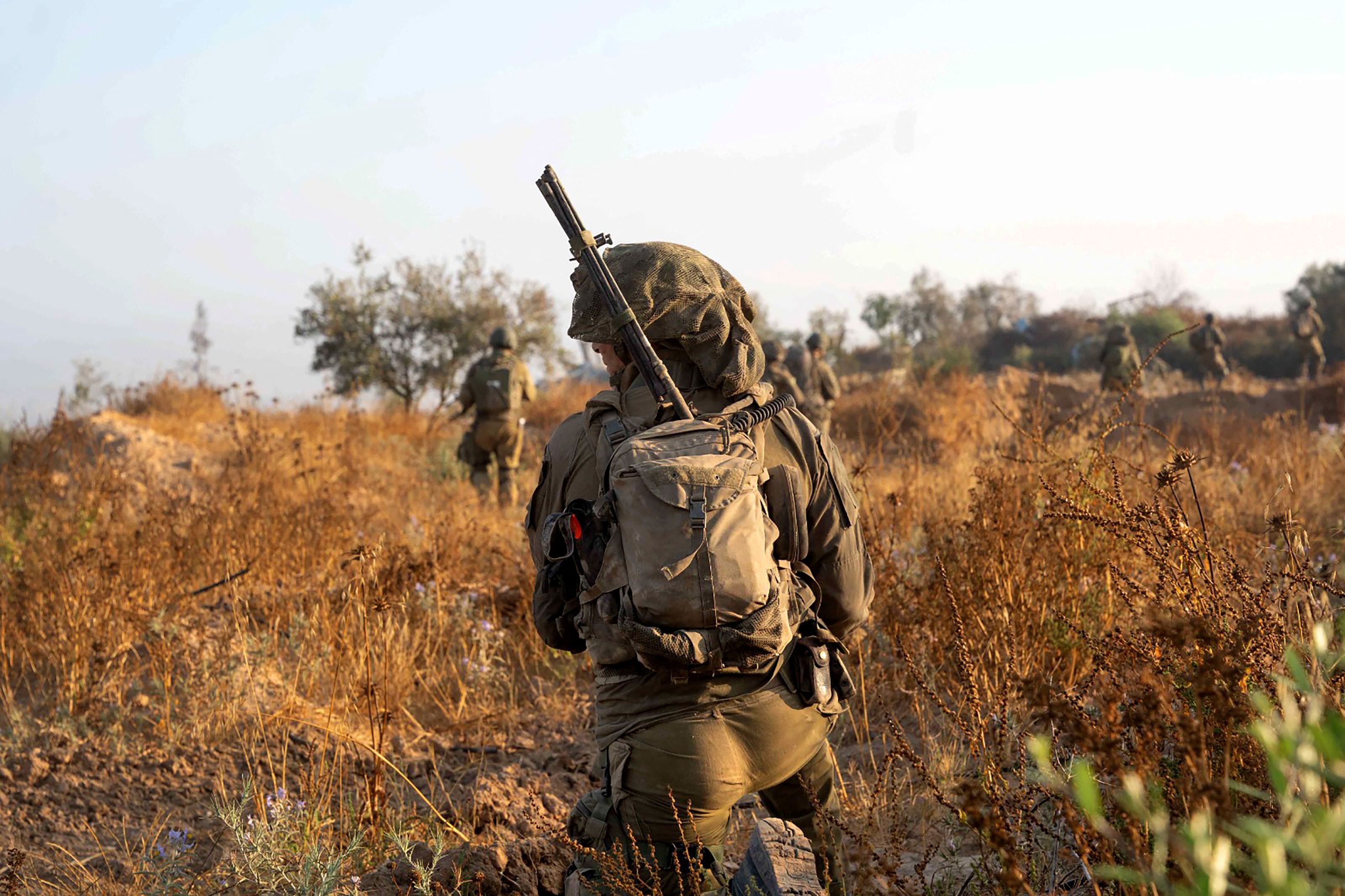 一名知情美国官员23日向以色列时报透露，拜登政府取消加快对以色列交付军援的紧急条款。图为国防军17日公布士兵在加萨执行任务画面。法新社