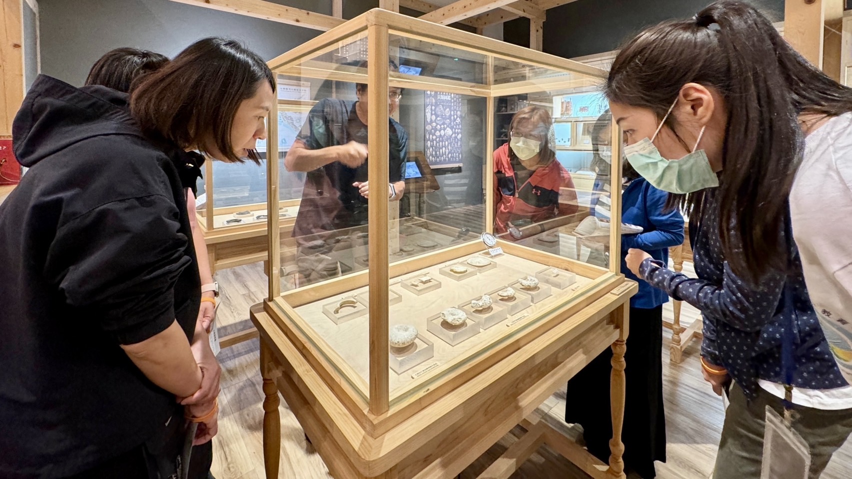 兰阳博物馆5月底到10月展出汉本遗址石器文物，共57件真品。图／宜兰县文化局提供