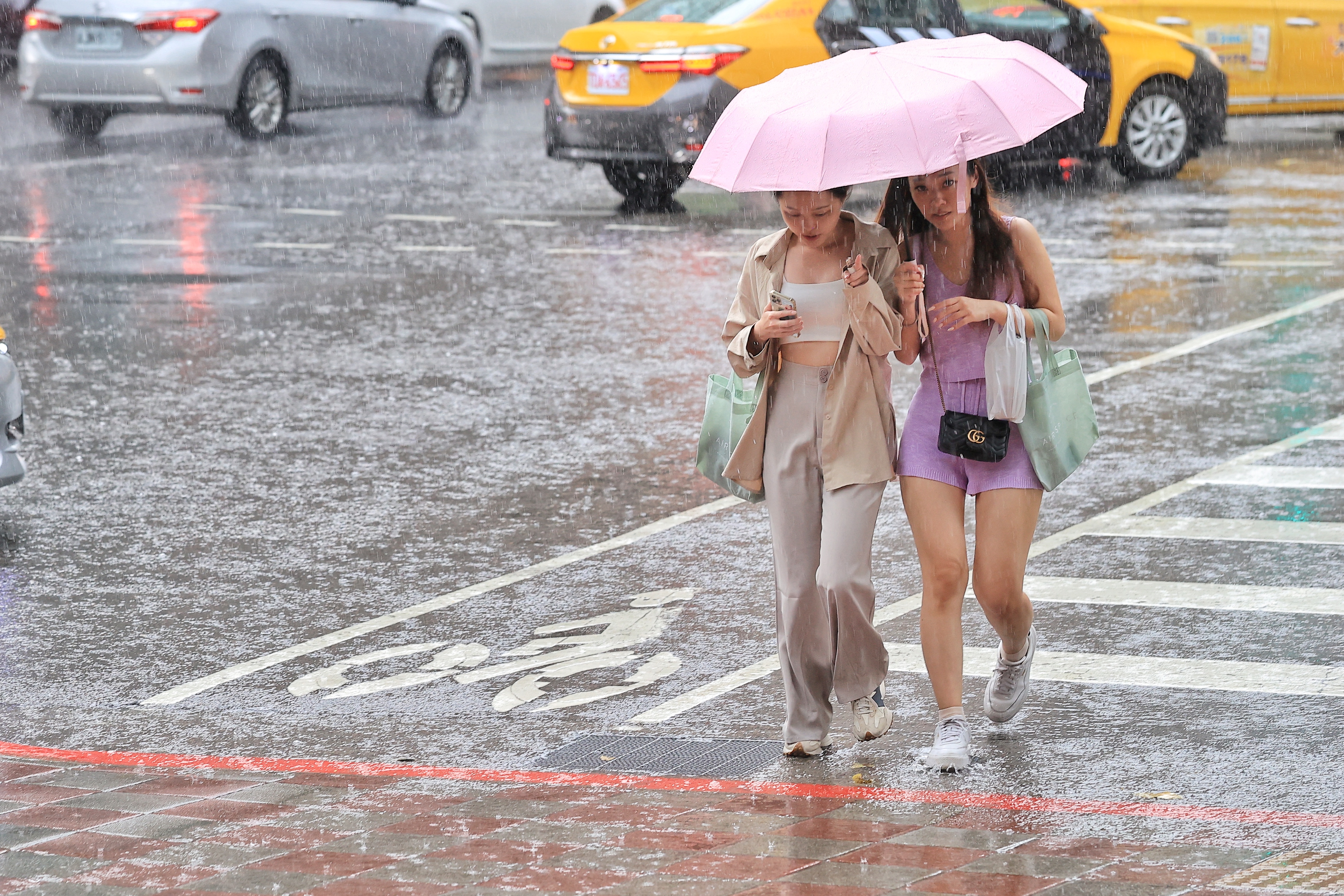 6县市大雷雨轰1小时，嘉义山区暴雨警戒。联合报系资料照