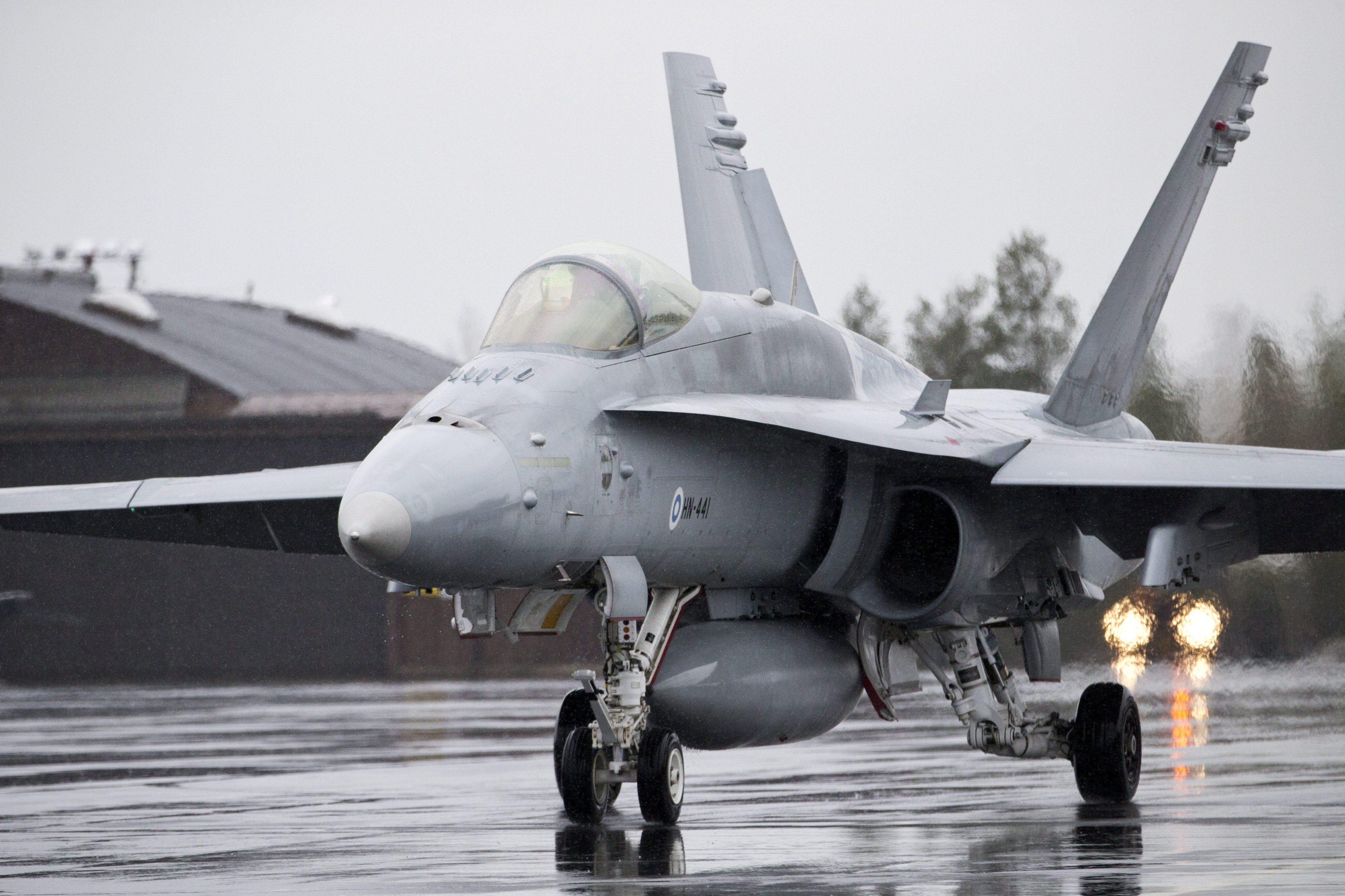 一架芬兰空军F/A-18大黄蜂战机参与2015年「北极挑战演习」。路透