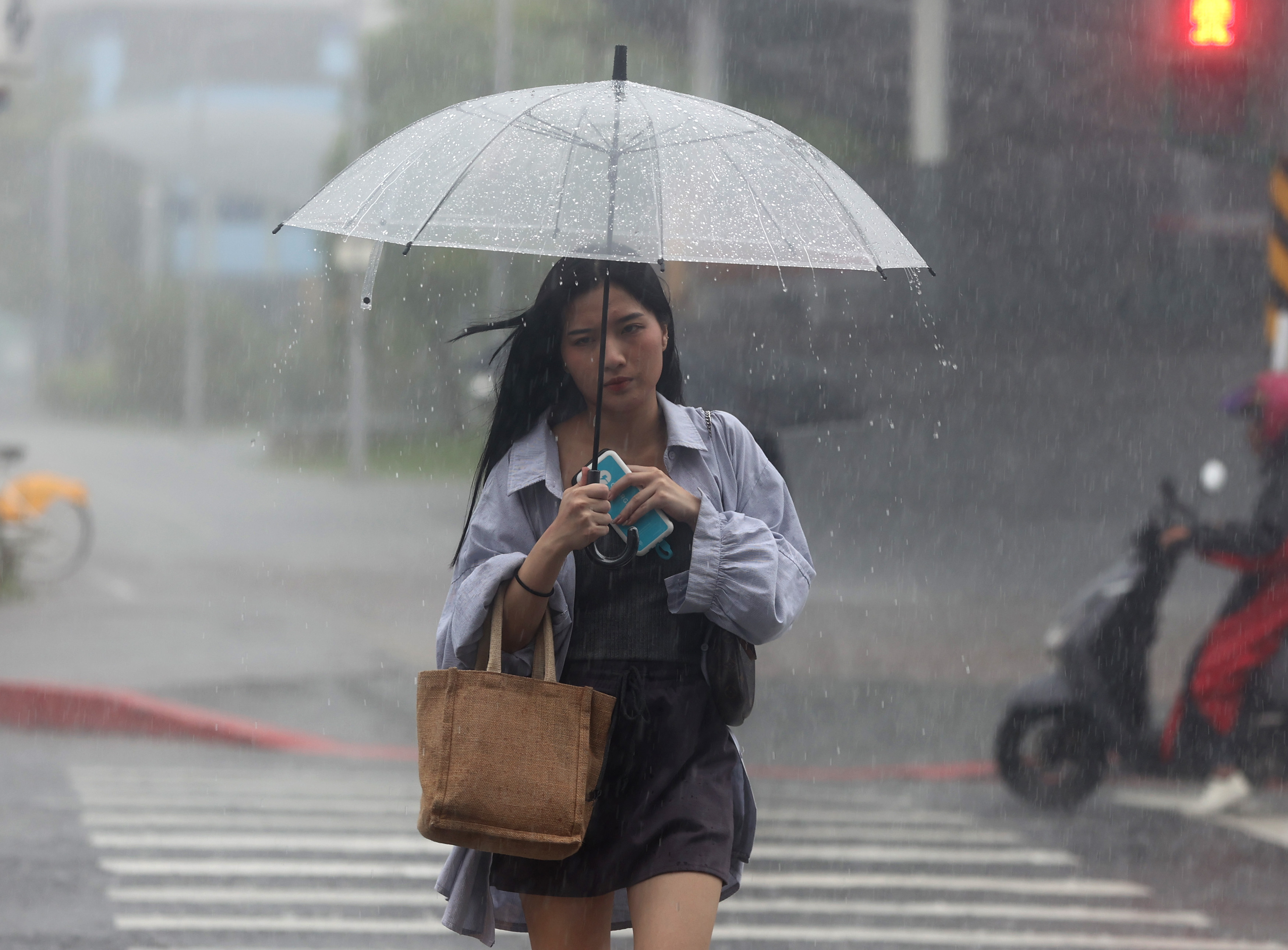 午后雷雨开轰，中央气象署针对台北市、新北市、桃园市发布大雷雨即时讯息。联合报系资料照