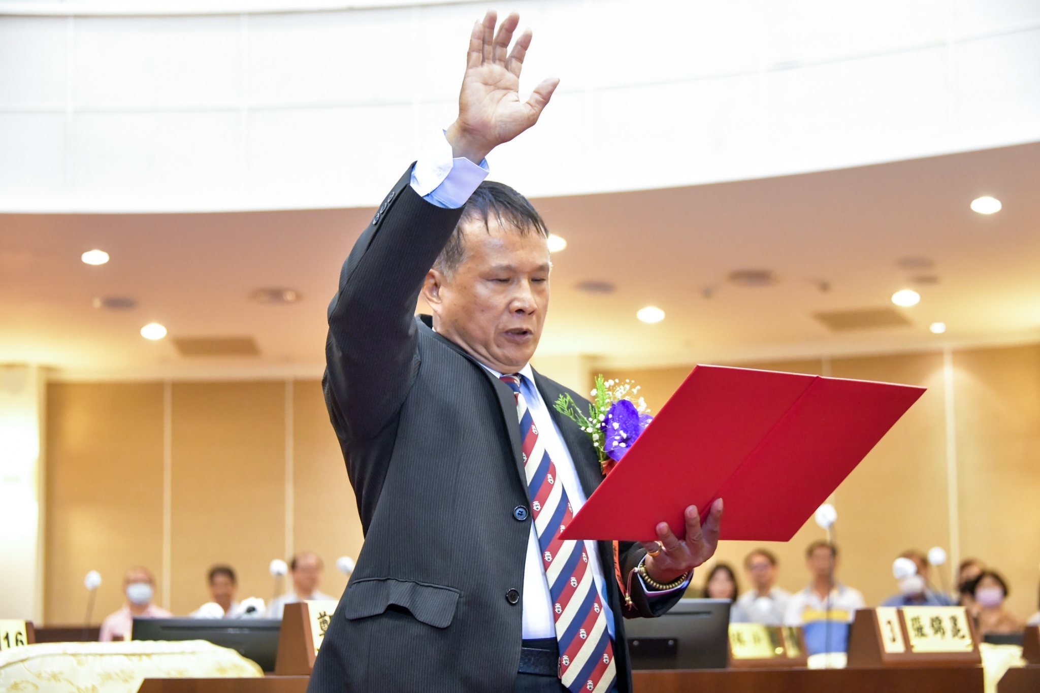 县议员萧文雄今天在县议会宣誓就职。图／彰化县议会提供