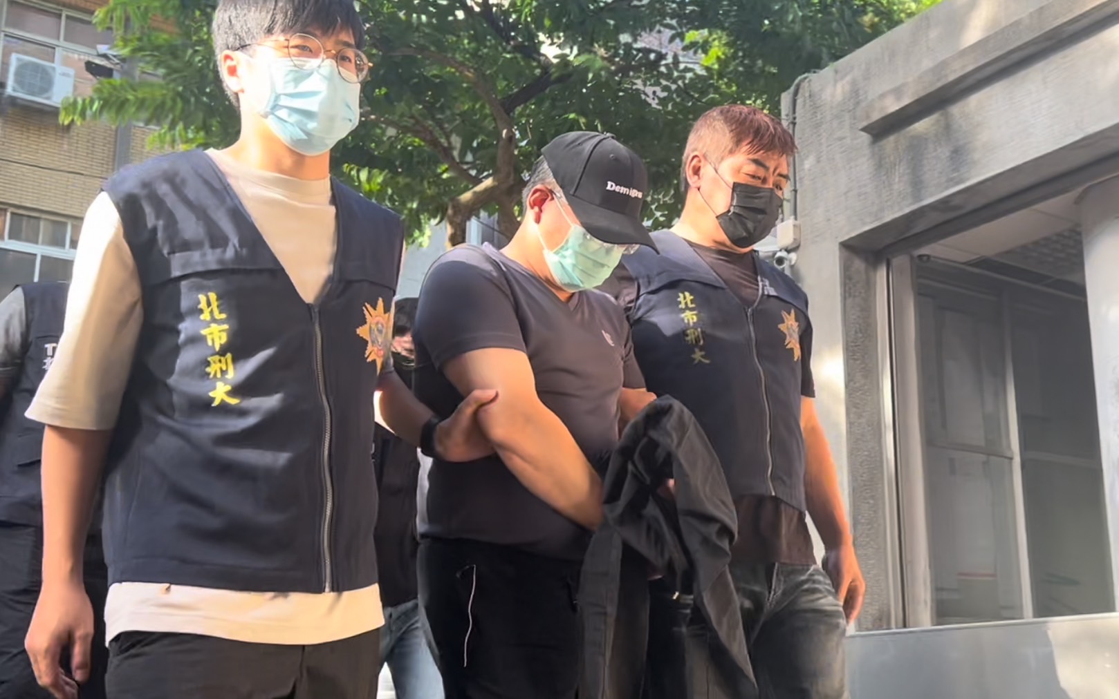 台北市警大同分局警备队员警李权桂遭声押（中）。图／联合报系资料照片