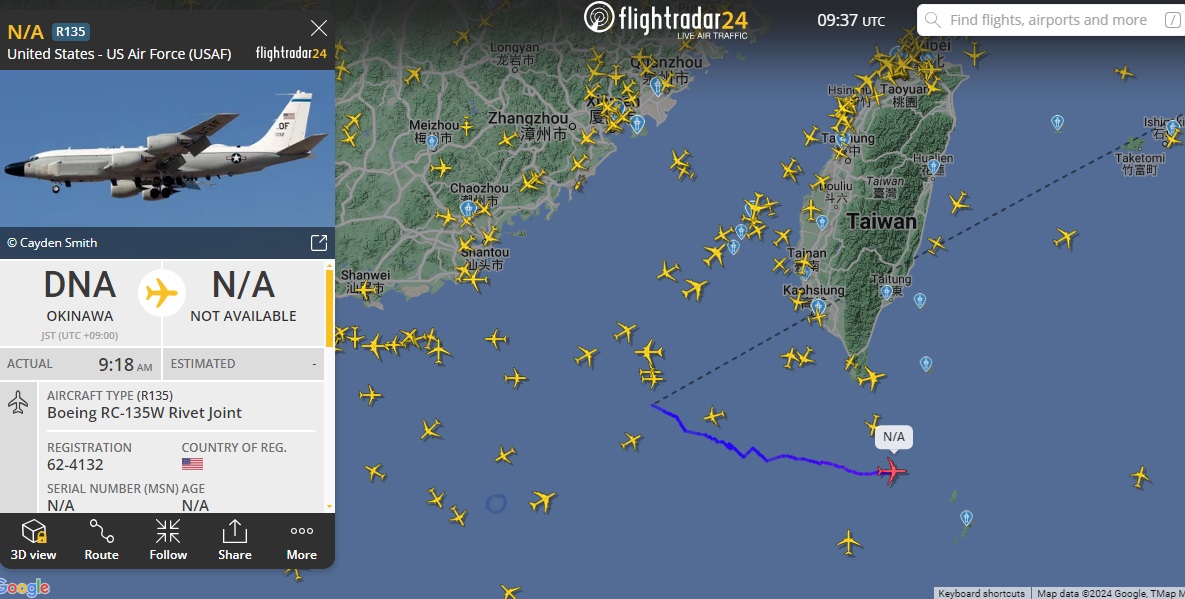 美军一架RC-135W电子侦察机今天下午疑穿越南台湾上空进入西南空域转巴士海峡飞行，整个飞行过程被航空迷透过网路即时航班追踪平台跟看。图／翻摄自Flightradar24