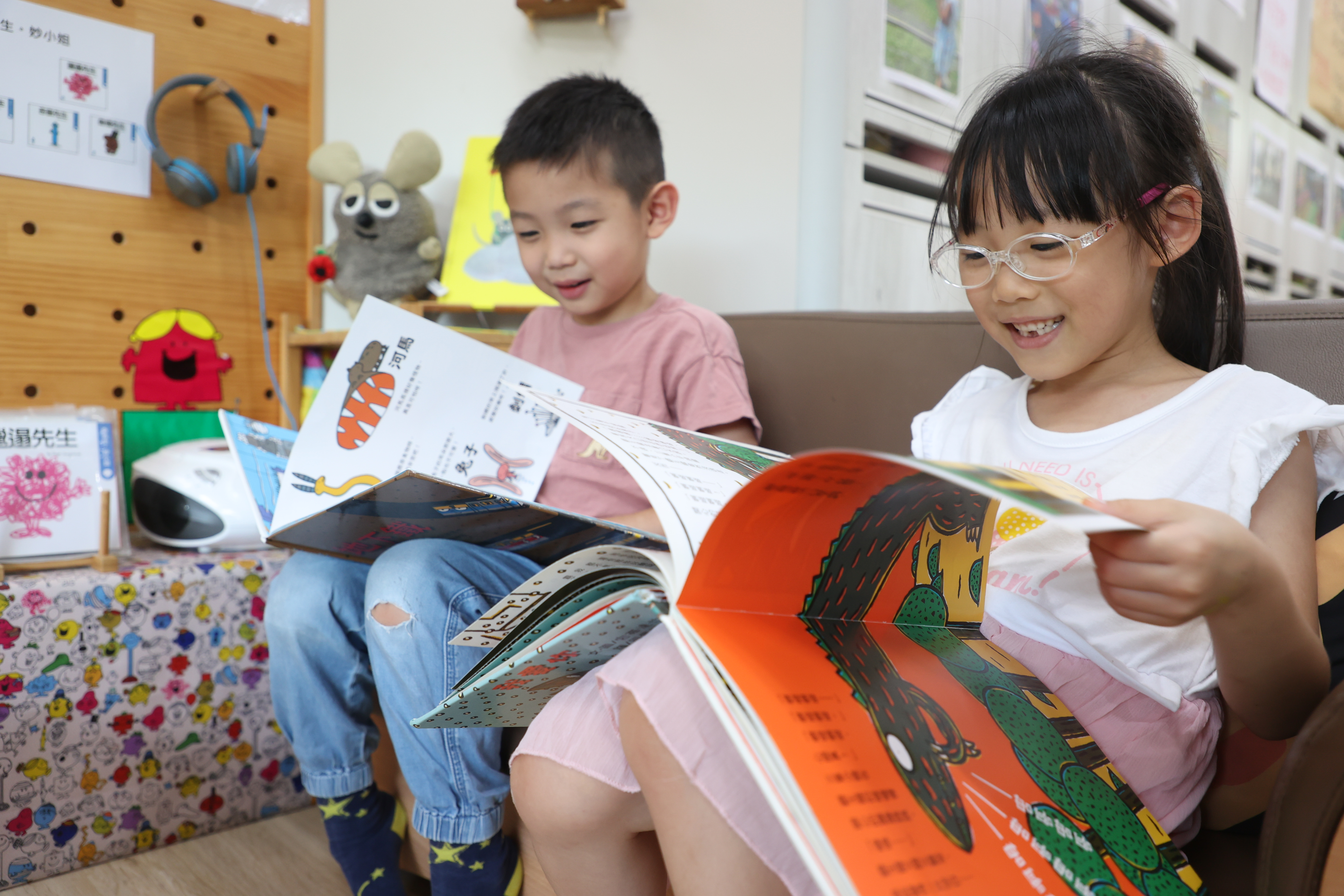 幼儿园内常见孩子们拿著书籍阅读。记者叶信菉／摄影