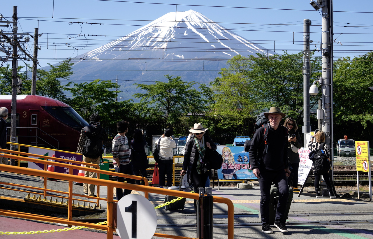 日本富士山每年吸引大批外国登山客。（欧新社）