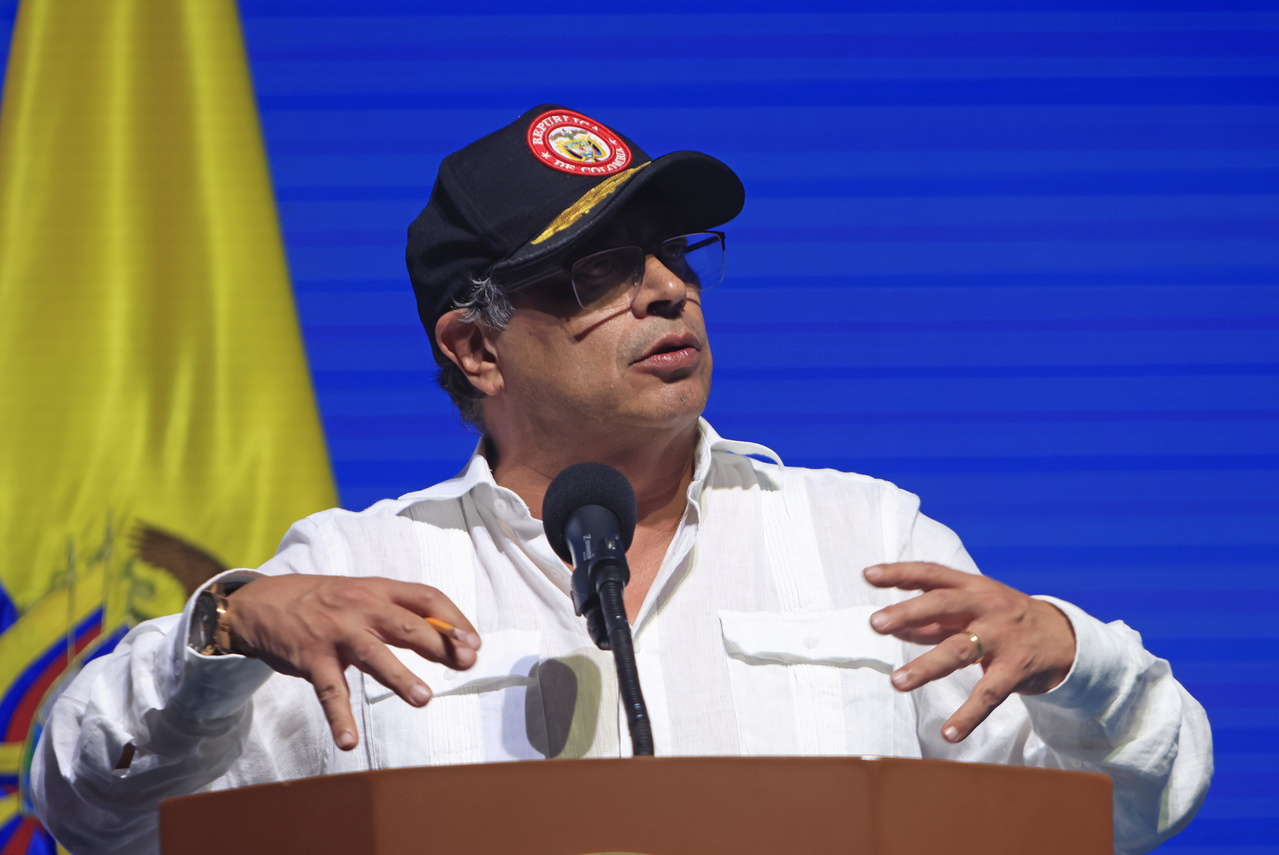 根据今天的联合声明，哥伦比亚前游击队「哥伦比亚革命军」（FARC）的分支组织「第二马克塔利亚」与政府谈判后，同意「片面停火」并释放俘虏。这次会谈在委内瑞拉首都卡拉卡斯举行，是哥伦比亚左翼总统裴卓（图）领导下发起的第3次会谈。欧新社
