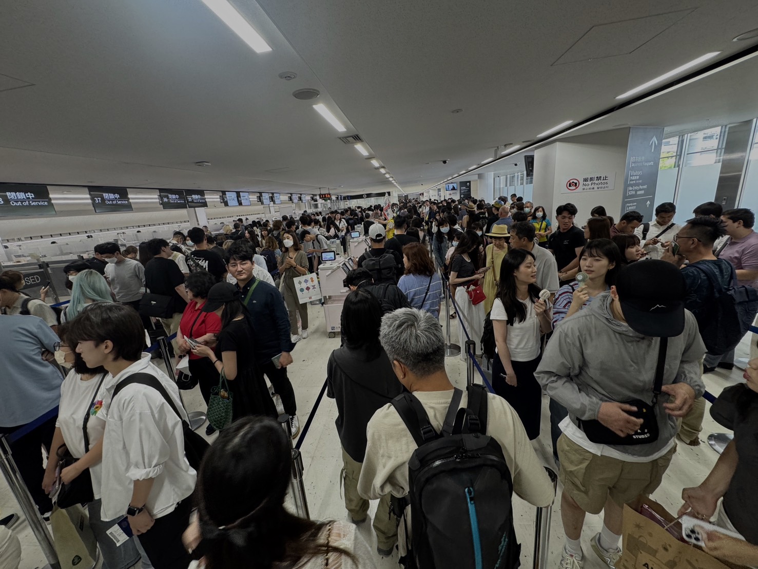 有民众在今年6月20日搭机前往日本，从东京成田机场入境，却没想到当天人满为患，他最后花了1.5小时才出关。图／读者提供