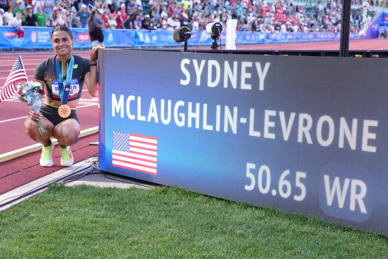 来自美国的麦劳克林在奥运选拔赛女子400公尺跨栏项目中，以50.65秒的成绩刷新由自己创下的世界纪录。