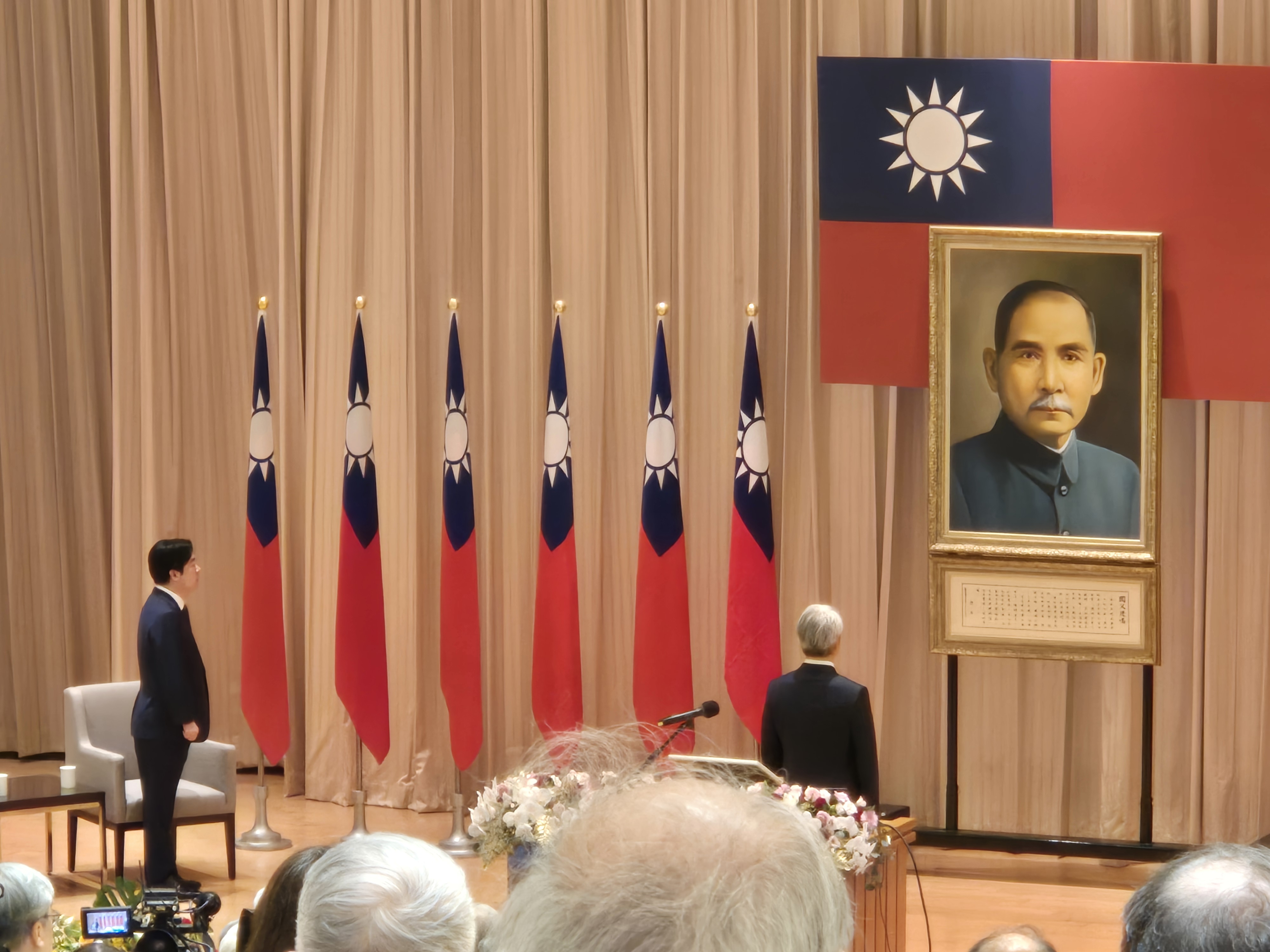 赖清德总统(左)出席中研院院士会议开幕式。记者陈宛茜／摄影