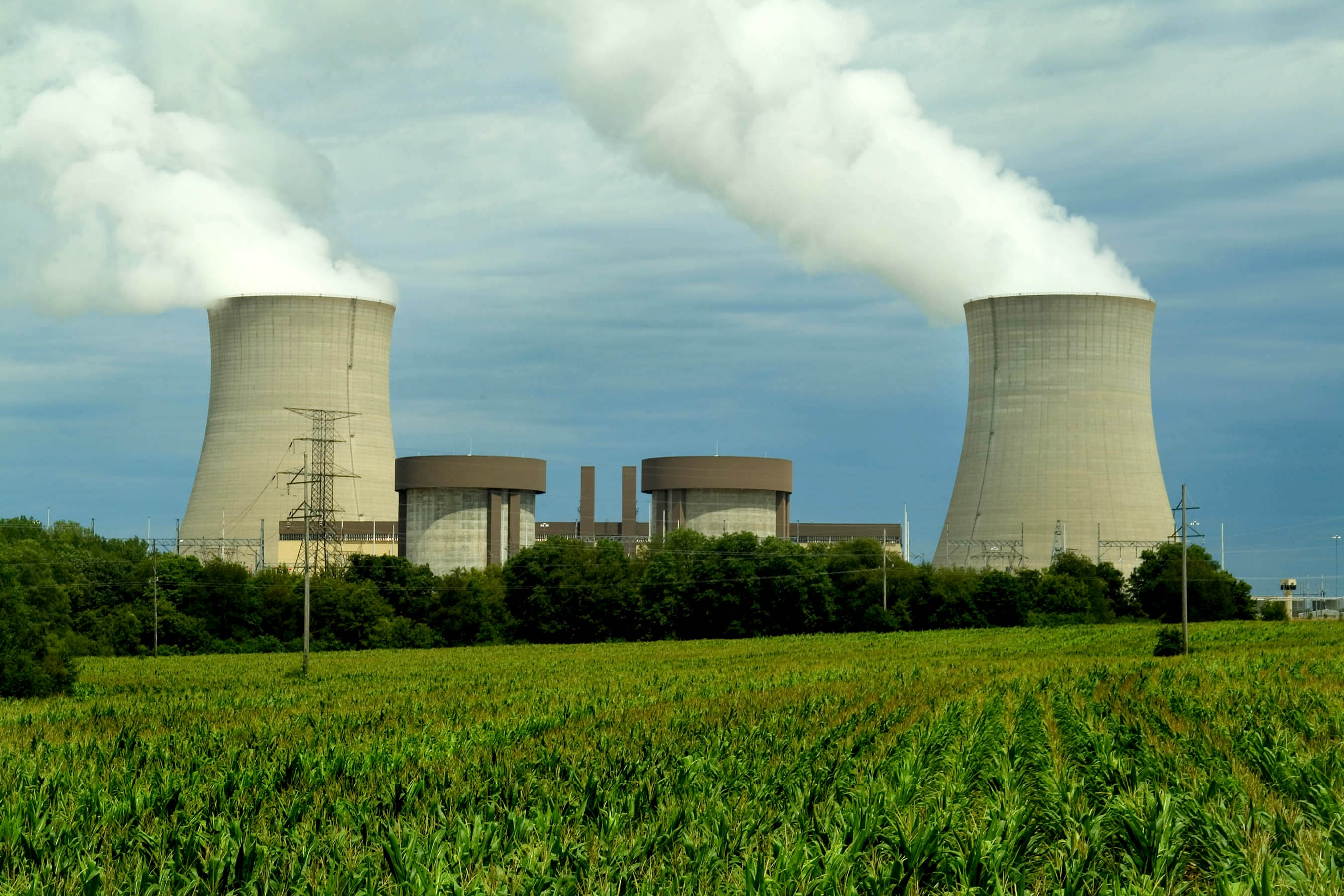 科技巨人如今对核电兴致勃勃，有可能从电网抢走一大稳定供电来源。美联社