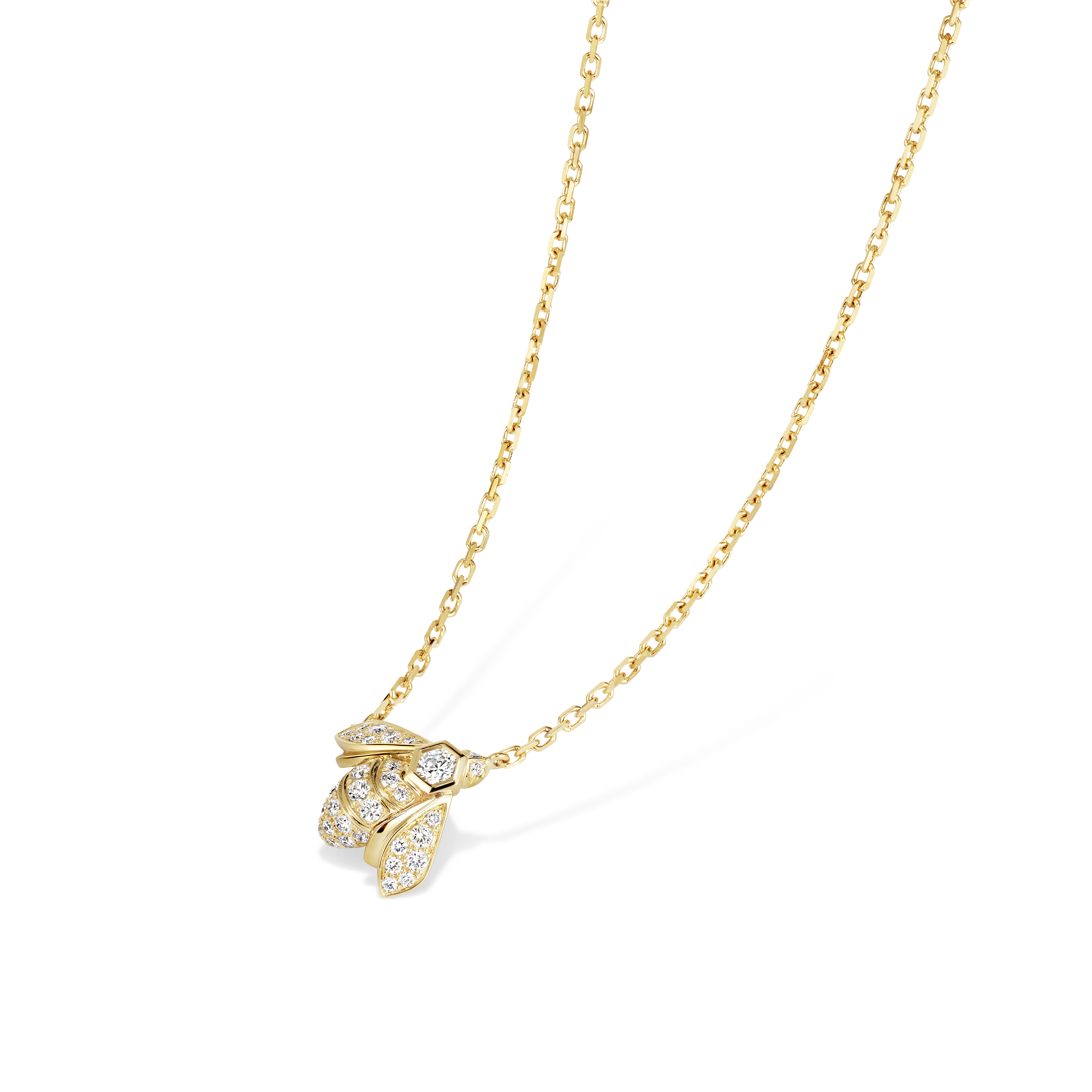 Bee My Love蜜蜂造型项链，18K黄金铺镶明亮式切割钻石，13万7,000元。图／CHAUMET提供