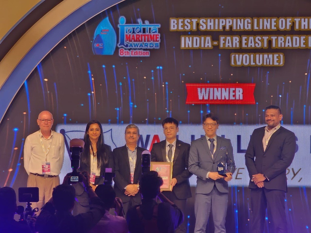 万海荣获印度海事奖，印度-远东区间年度最佳航商。万海提供