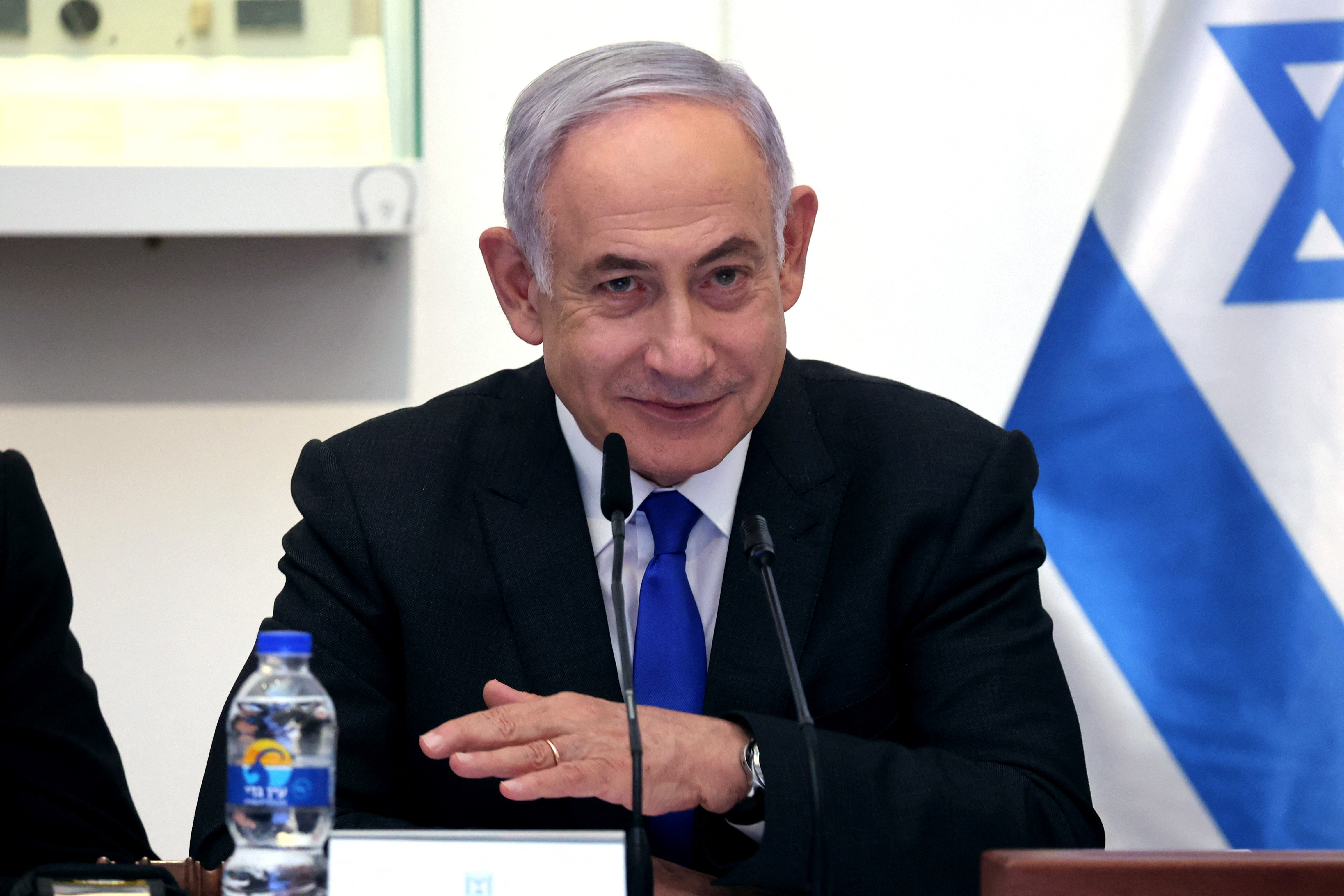 以色列知情官员透露，总理内唐亚胡私下态度有所转变，不排除由巴勒斯坦自治政府「基层人员」协助治理战后加萨。路透