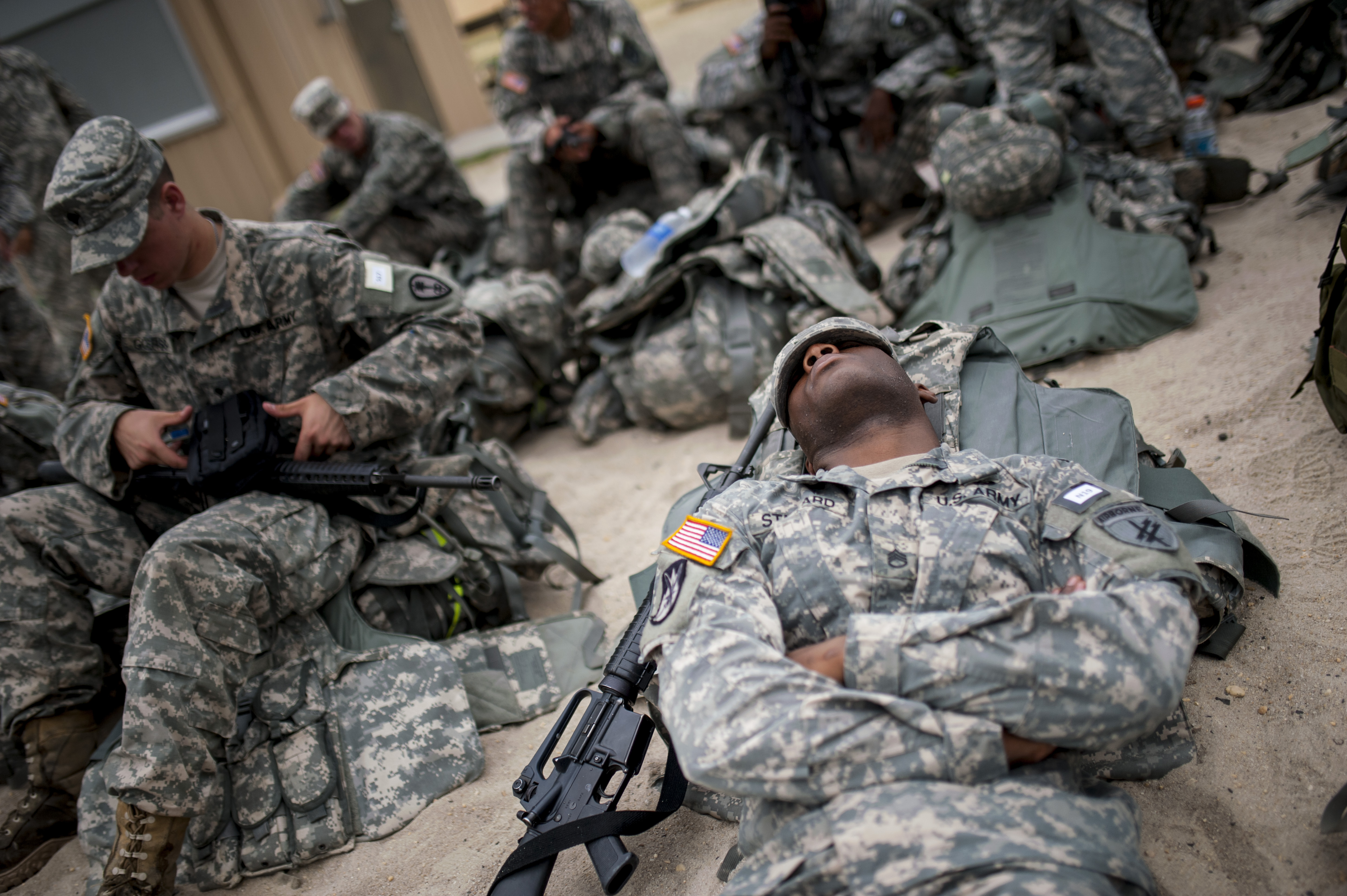 近76%的现役美军每晚睡眠时间少于7小时。（DVIDS）