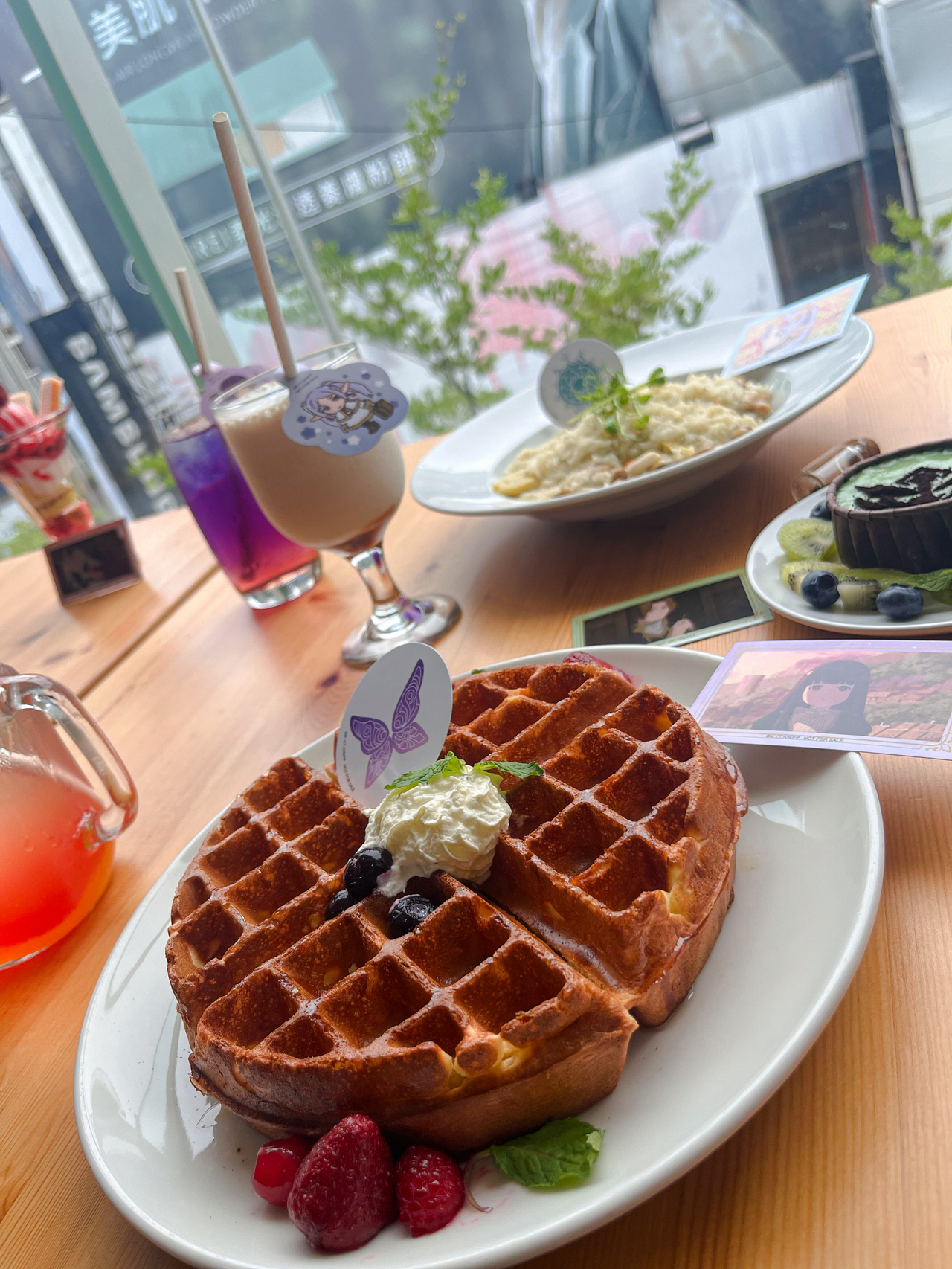 圖 葬送的芙莉蓮 咖啡廳打造寶箱怪體驗被吞