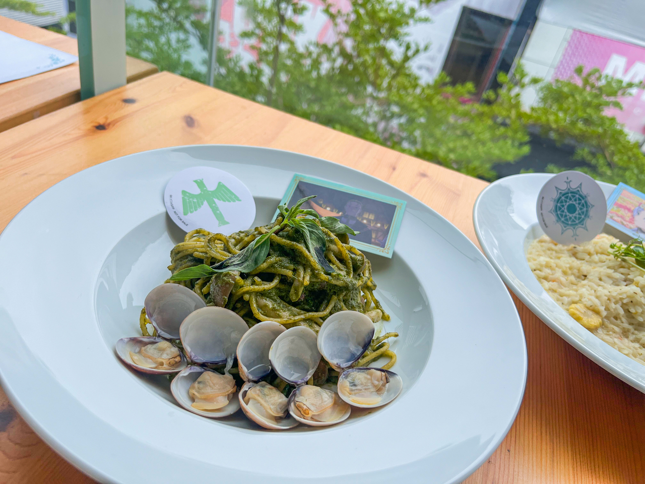 圖 葬送的芙莉蓮 咖啡廳打造寶箱怪體驗被吞