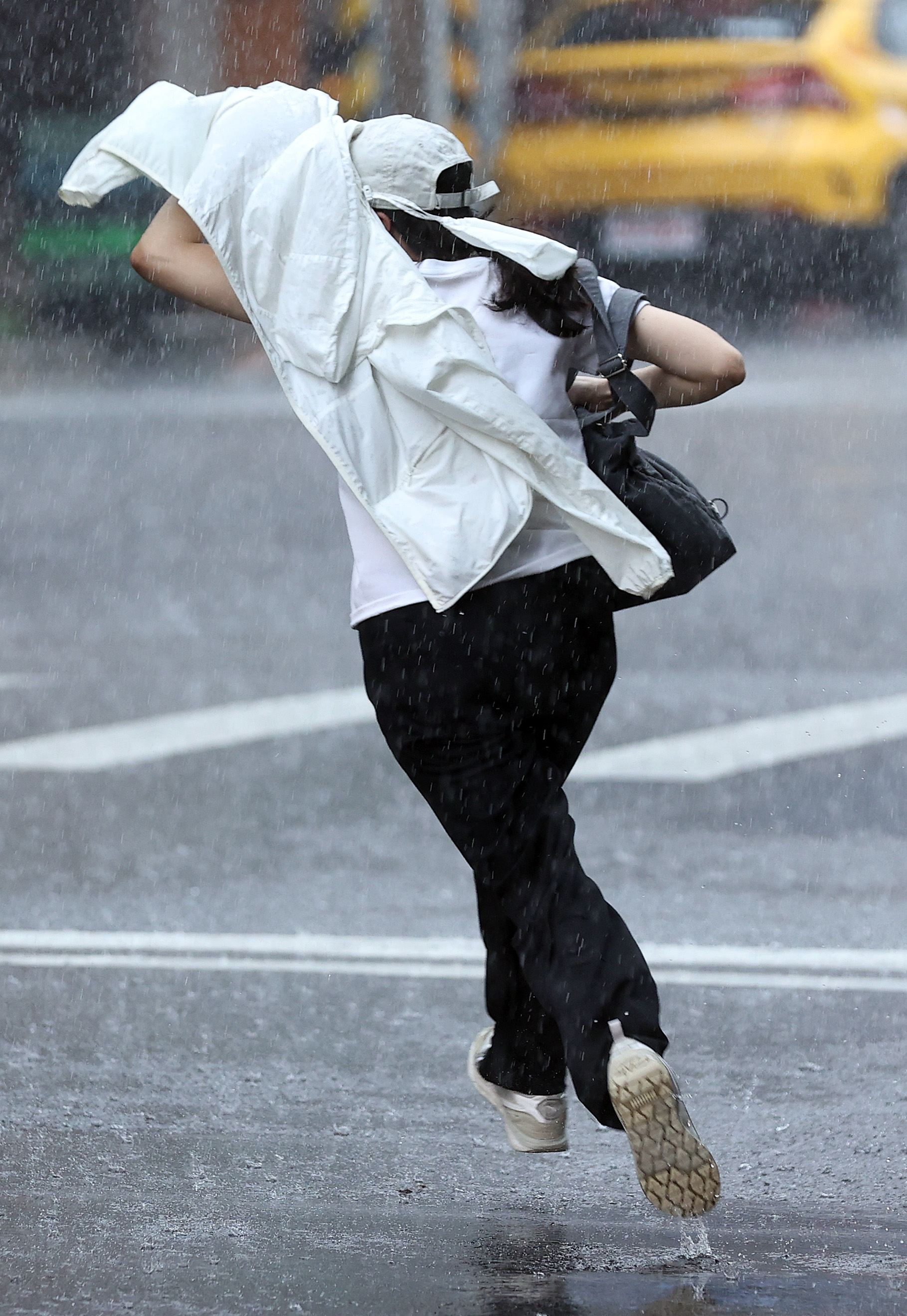 苗栗縣大雷雨，慎防劇烈降雨、雷擊。本報資料照片