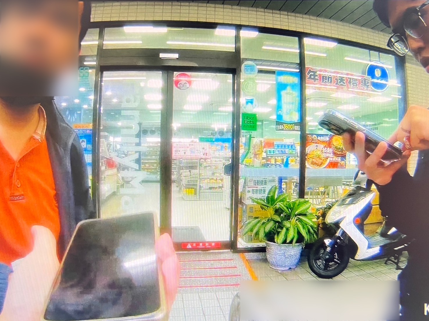 新聞] 網路社群相約按摩援交大叔急赴超商買遊戲點數…險被騙6千- 看板Gossiping - PTT網頁版