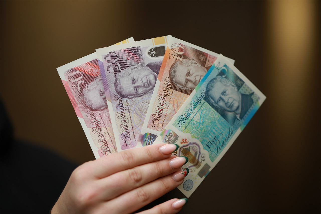 台幣500元改鈔遭熱議！盤點英鎊民選改鈔流程與設計巧思| 藝開罐| 琅琅悅讀