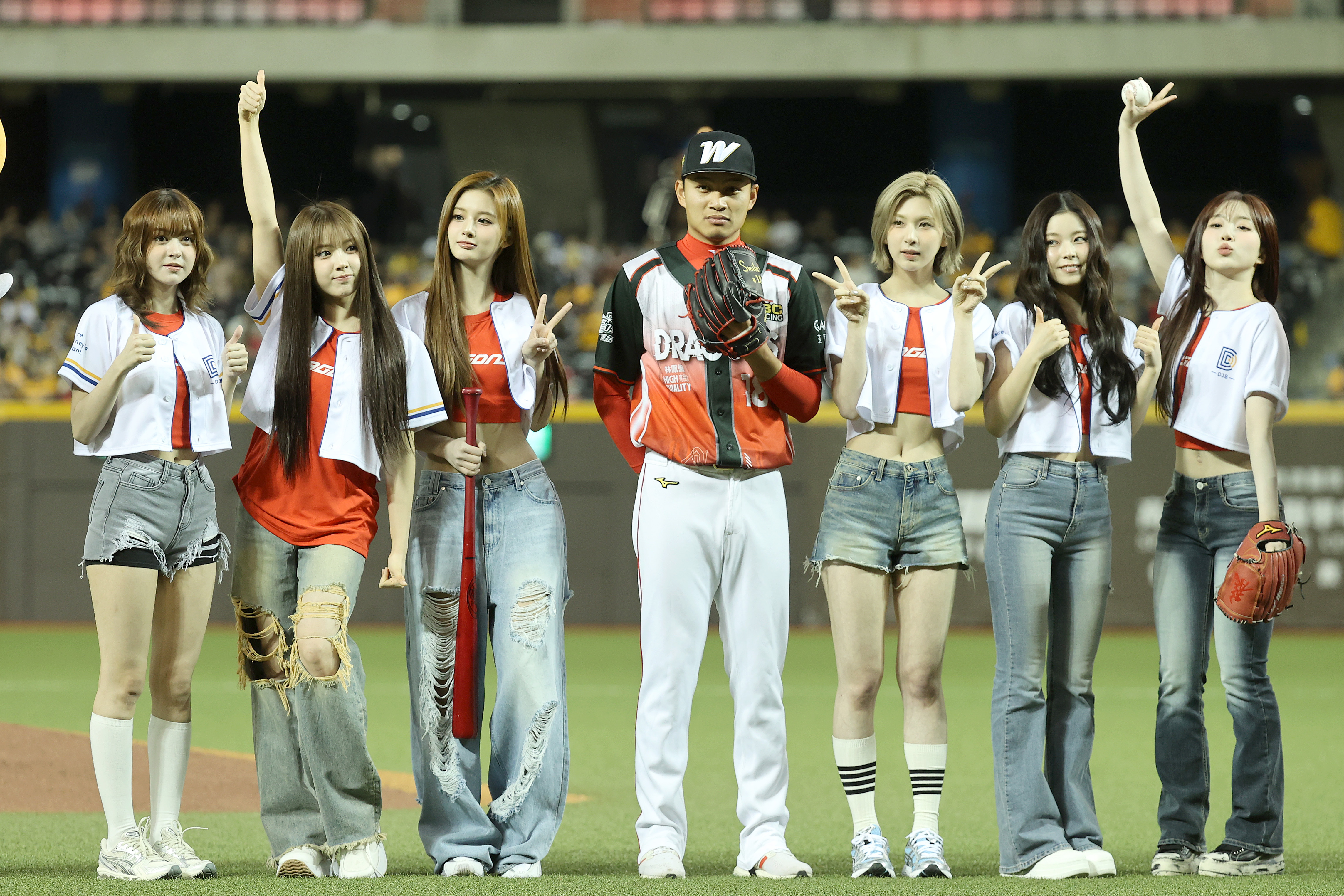 ミズノ 味全ドラゴンズ ユニフォーム 台湾プロ野球 徐若熙 林襄李多慧 三上悠亜 31936651.jpg