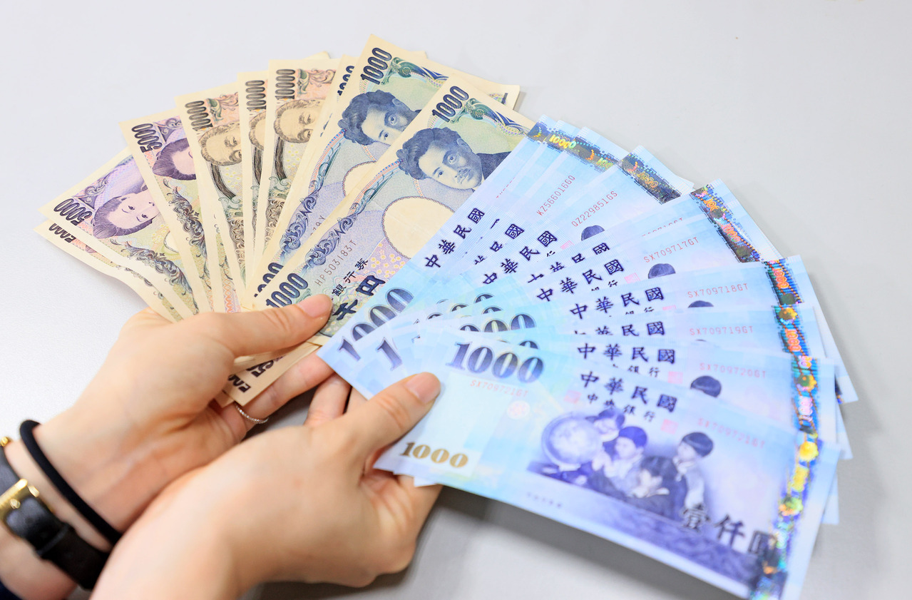 100 thousand taiwan dollar to usd (92) 사진