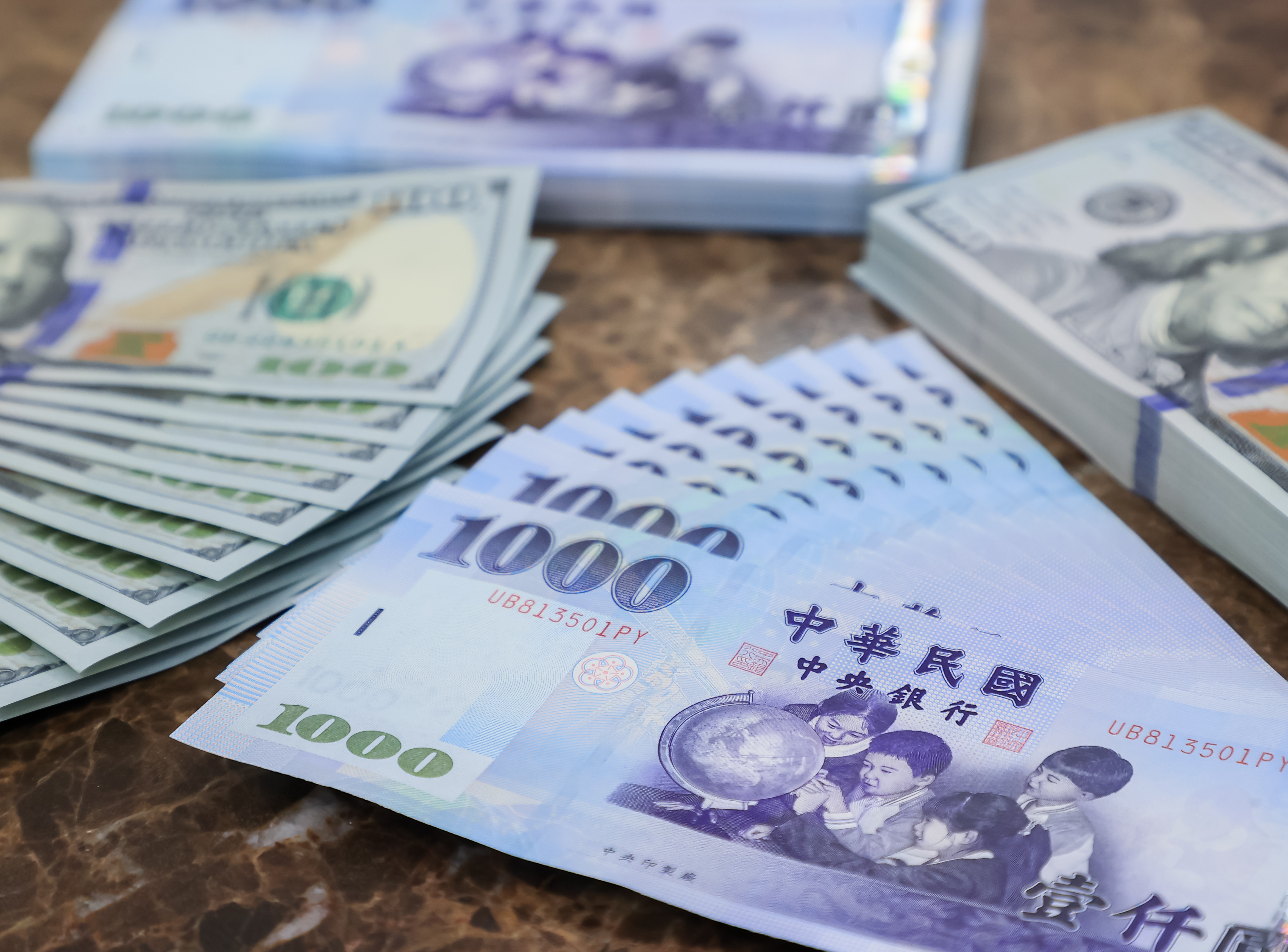 他曝台幣升值5優點⋯爽爽加薪、出國更便宜？網潑冷水曝殘酷現實| 台股雜談| 股市| 聯合新聞網