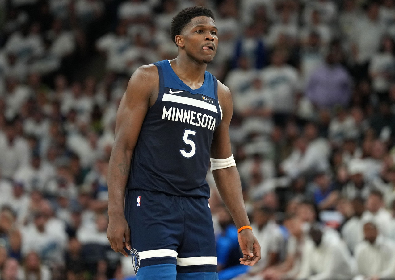 詹姆斯新广告火了！自戴王冠号称击败所有对手名嘴吐槽+球迷热议, image size:1279x908