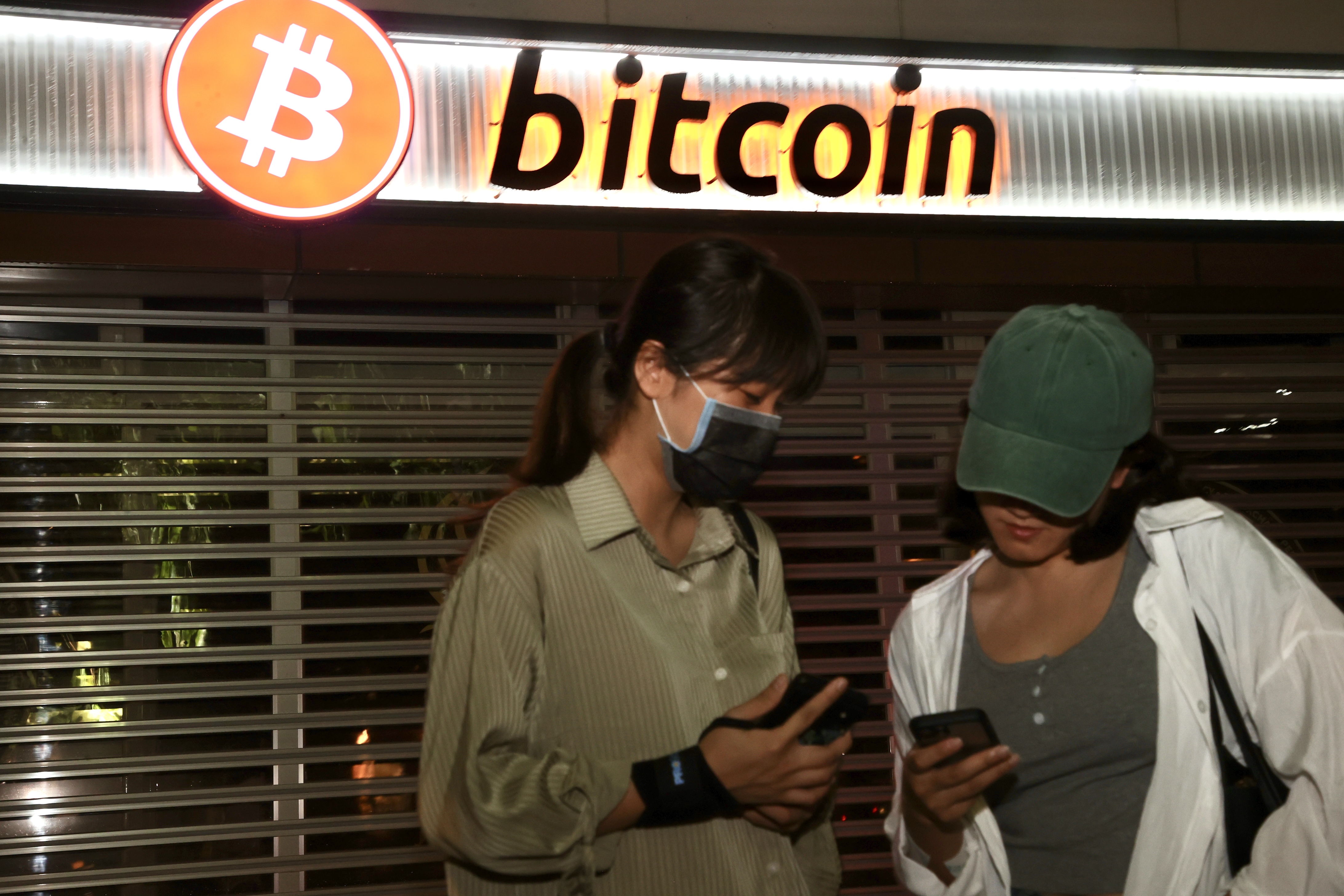 裝睡的人叫不醒？員警提醒婦遇虛幣詐騙「竟被暴打還挨告」 檢察官也傻眼| 詐騙小心點| 社會| 聯合新聞網