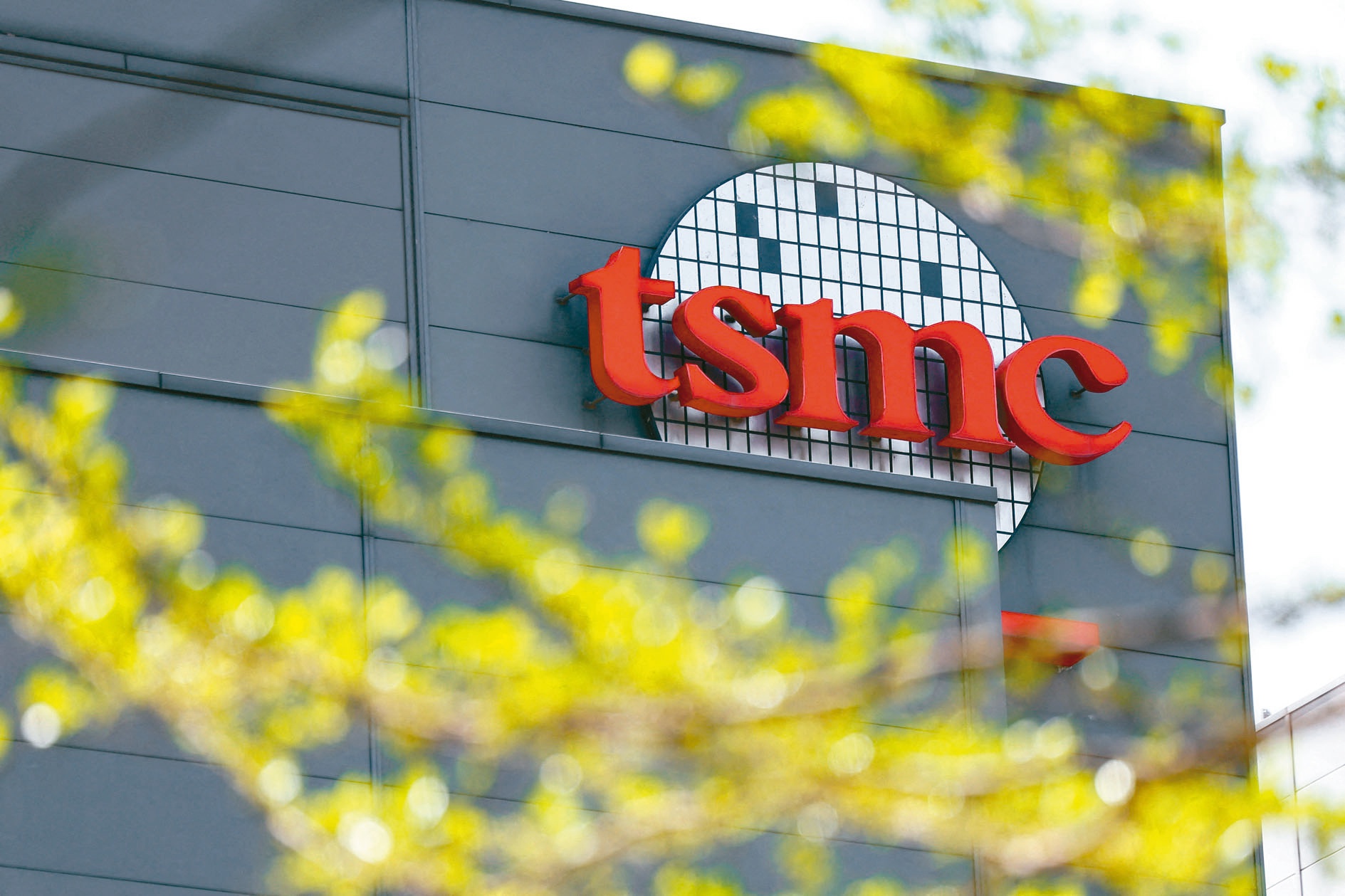 台幣強升！台積電6月營收跌落3000億僅達2637.9億元、月減17.7% | 上市電子| 股市| 聯合新聞網