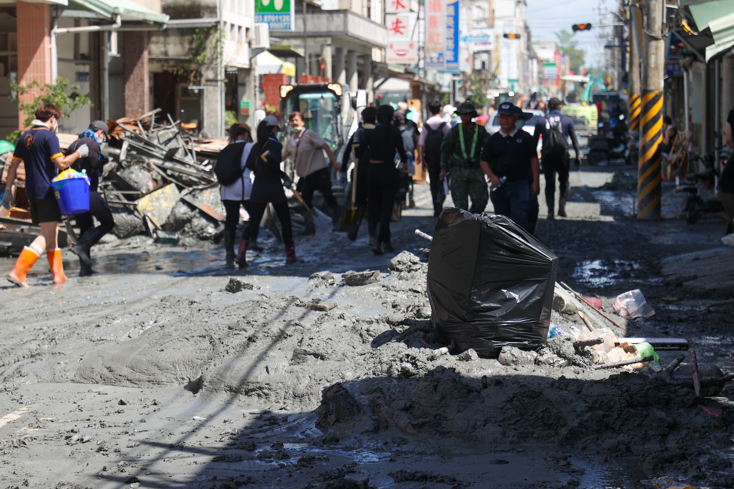 花蓮災區驚見「超帥指揮員」 貼心1舉動全網大讚：溫暖有愛心| 花蓮堰塞湖洪災| 要聞| 聯合新聞網